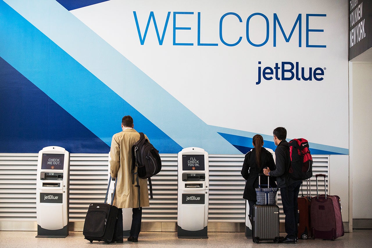 Free checked-bags on flights? Yes, please. (Photo by Andrew Burton/Getty Images)