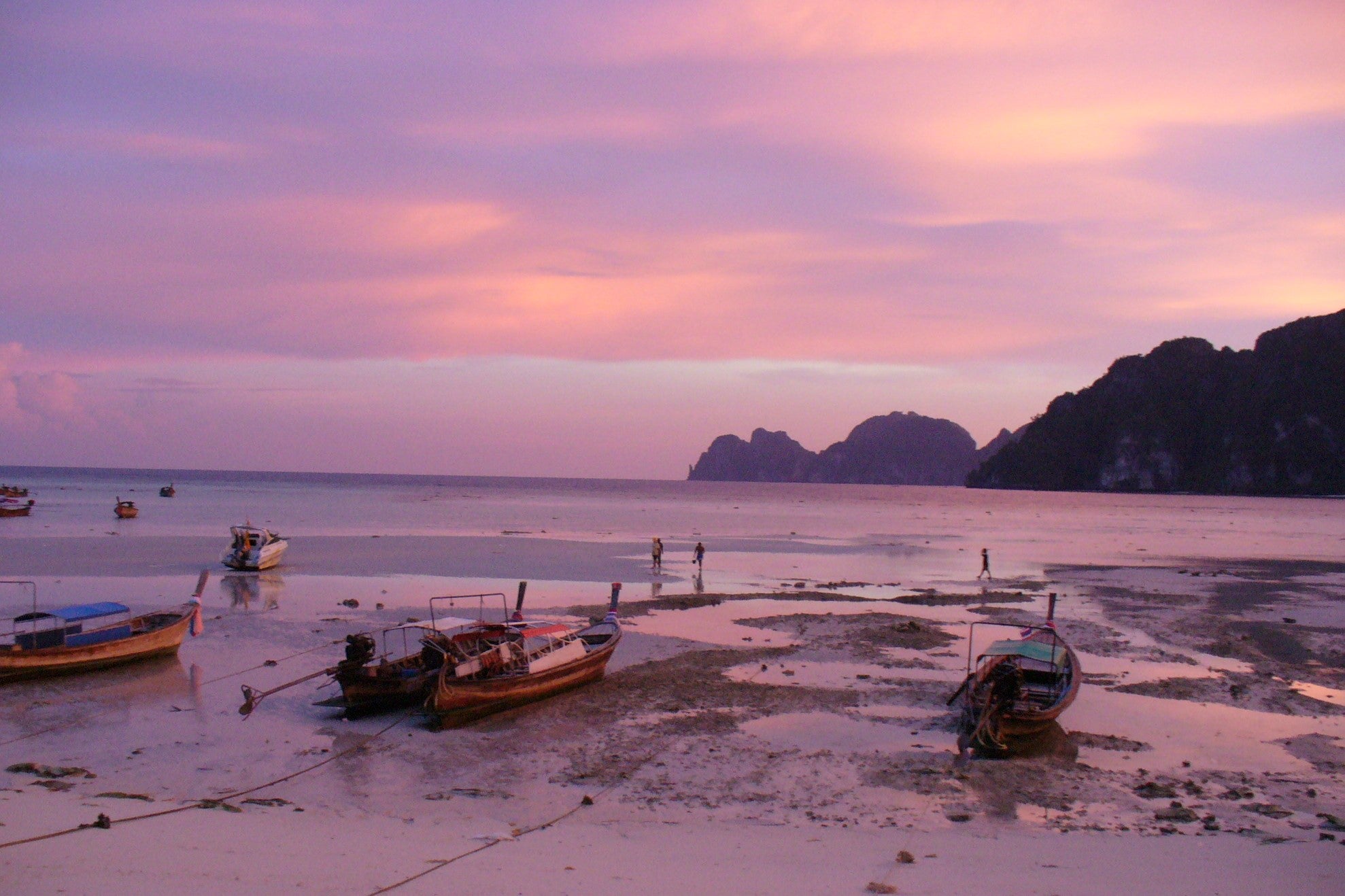 Smoking on Major Tourist Beaches is Now Banned in Thailand