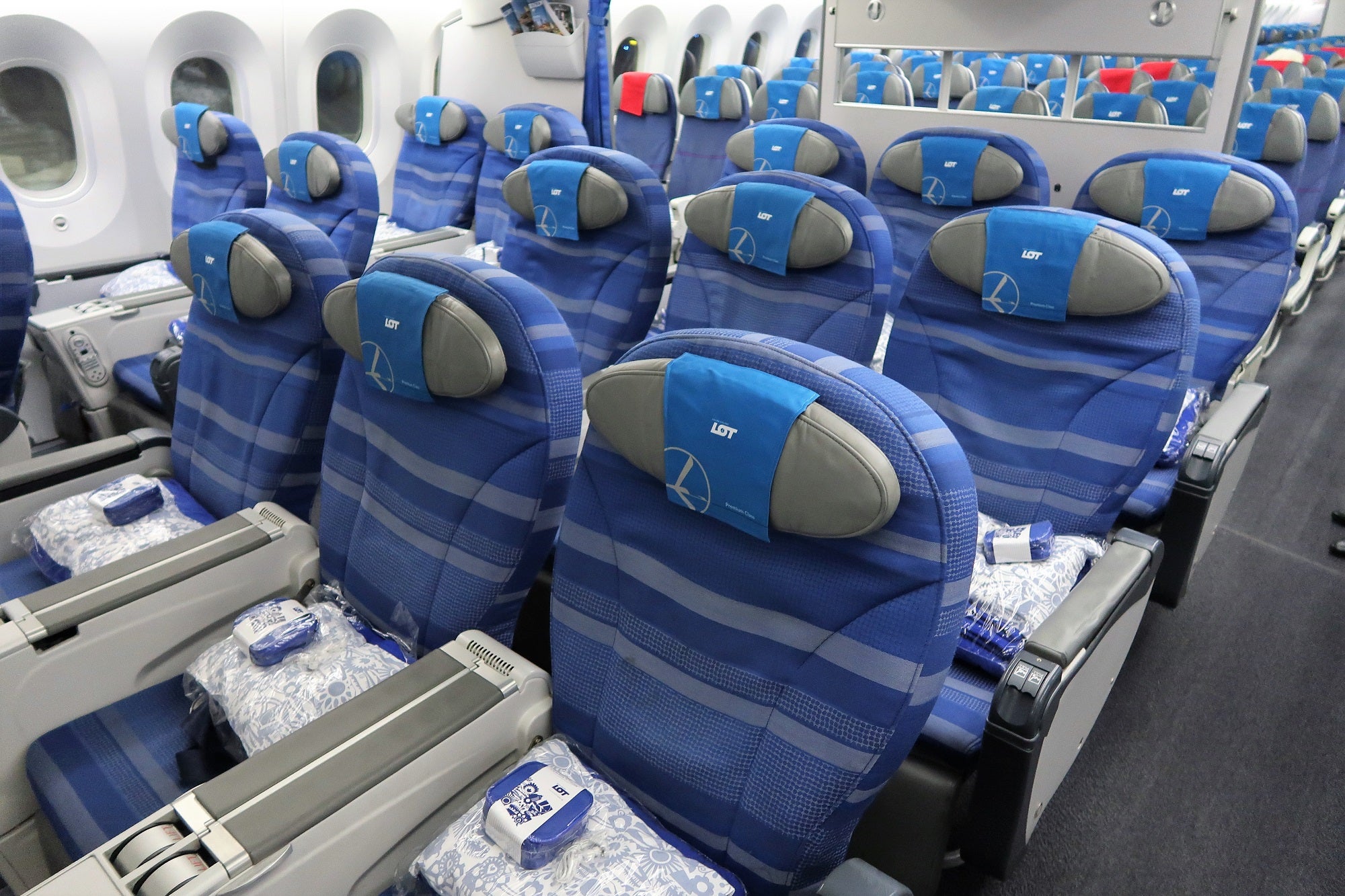 Hot Cabin, Cold Service: LOT Premium Economy (787-8) From Chicago