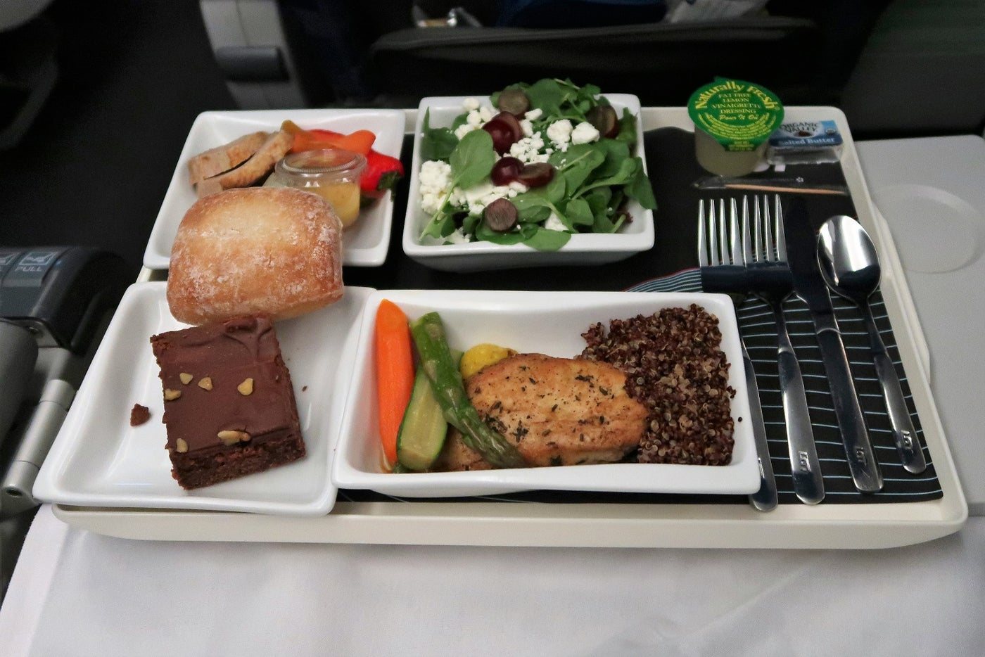 Hot Cabin, Cold Service: LOT Premium Economy (787-8) From Chicago to Warsaw