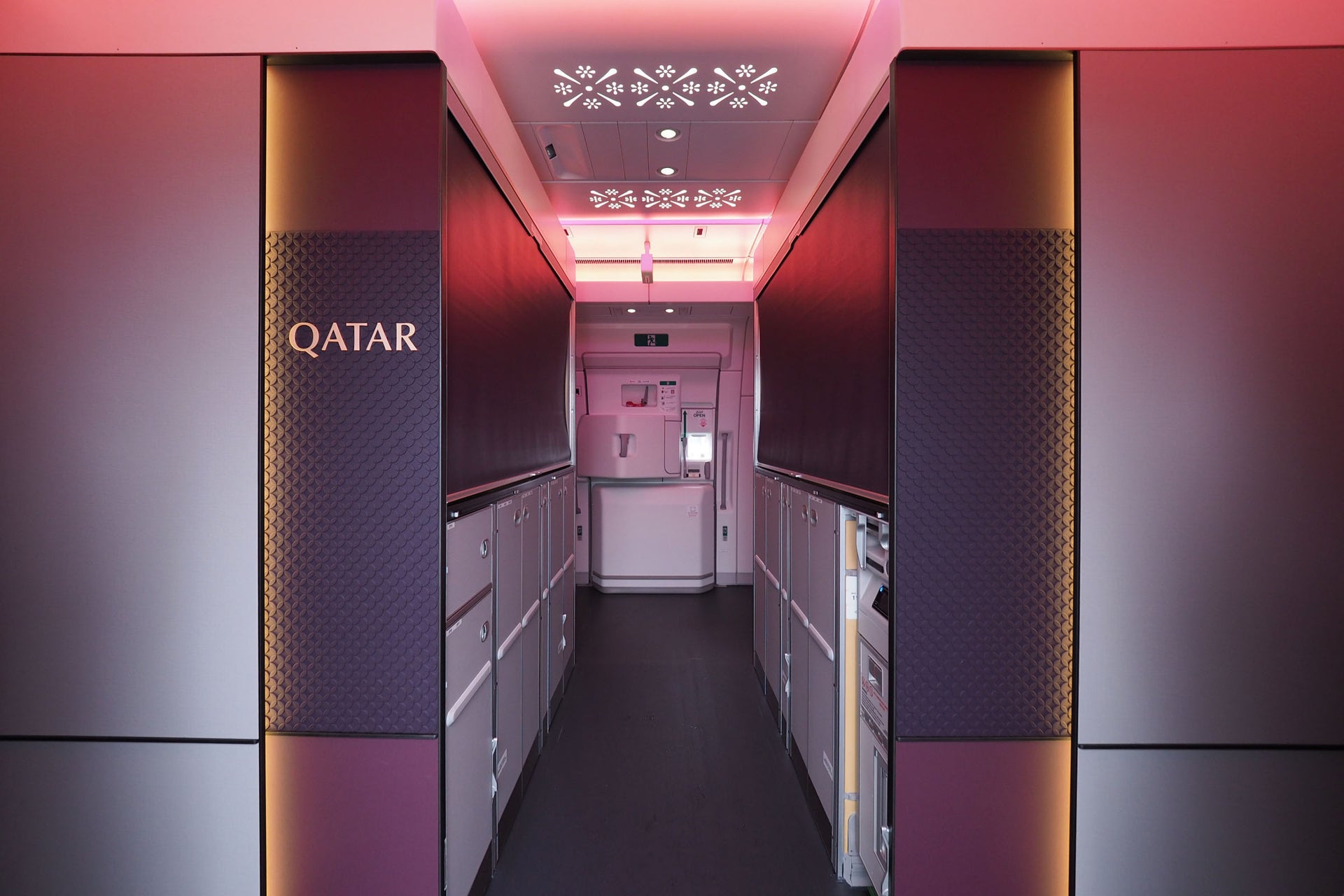 Inside the First Airbus A350-1000, With Qatar's Qsuite Biz - The Points Guy