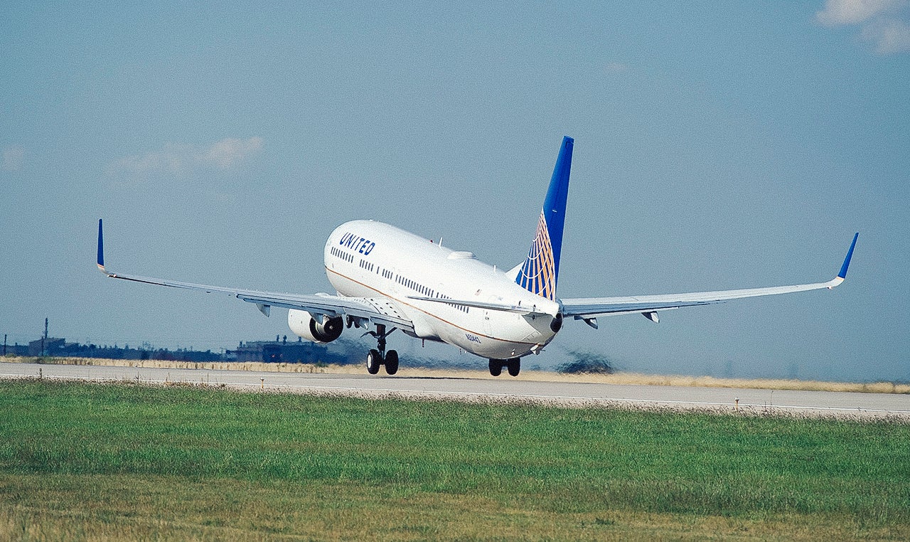 United_Boeing 737 on the runway at IAH-1