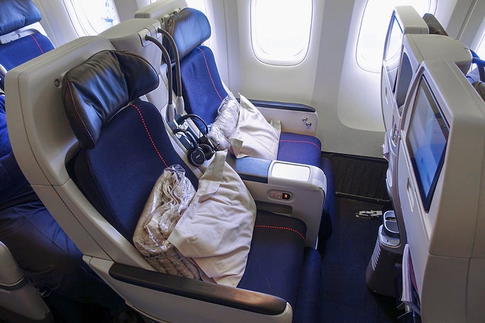 review-air-france-777-premium-economy-nyc-paris