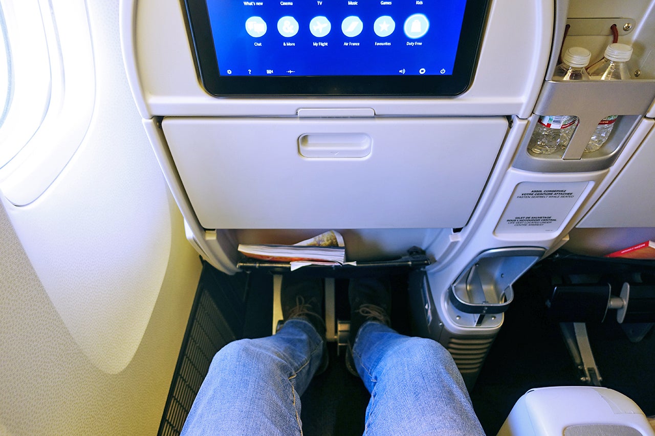 review-air-france-777-premium-economy-nyc-paris