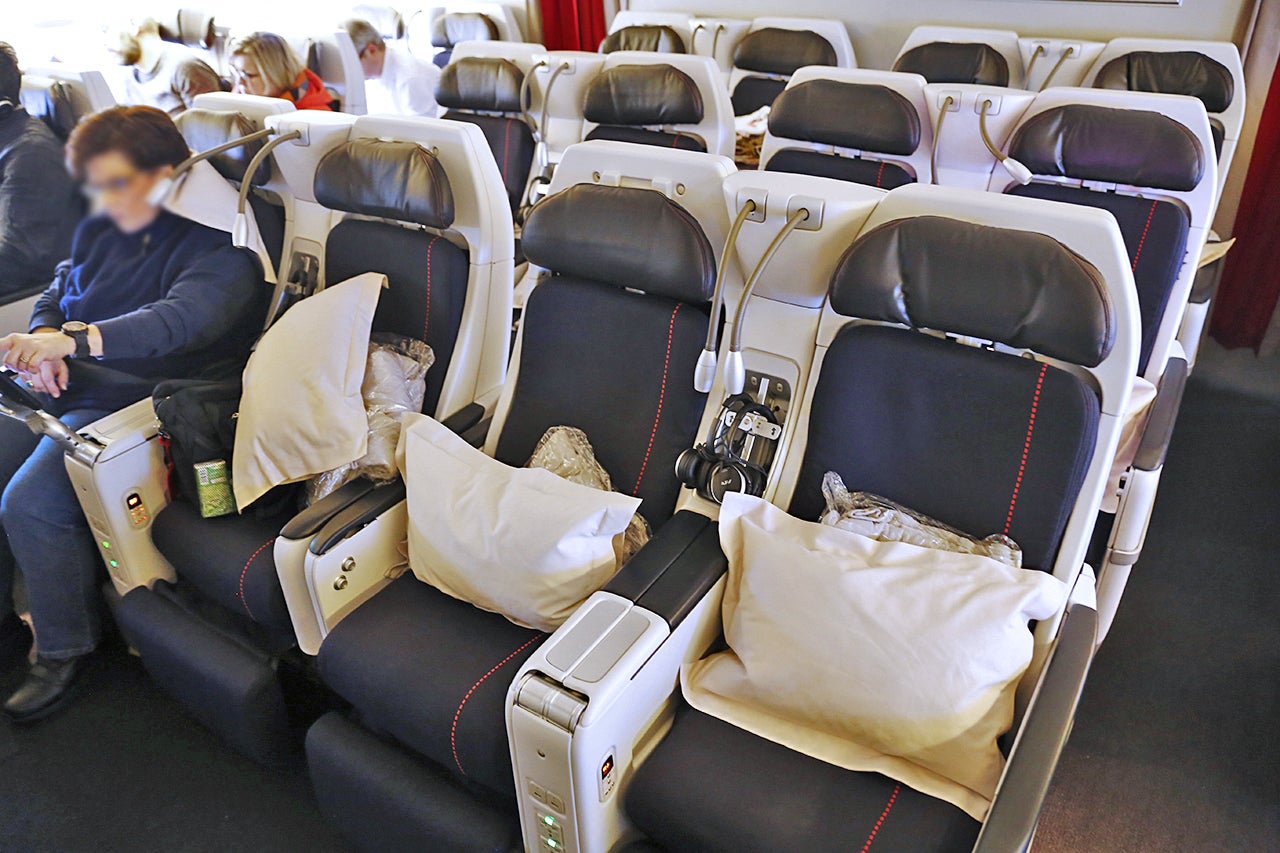 Review Air France 777 Premium Economy Nyc Paris The Points Guy