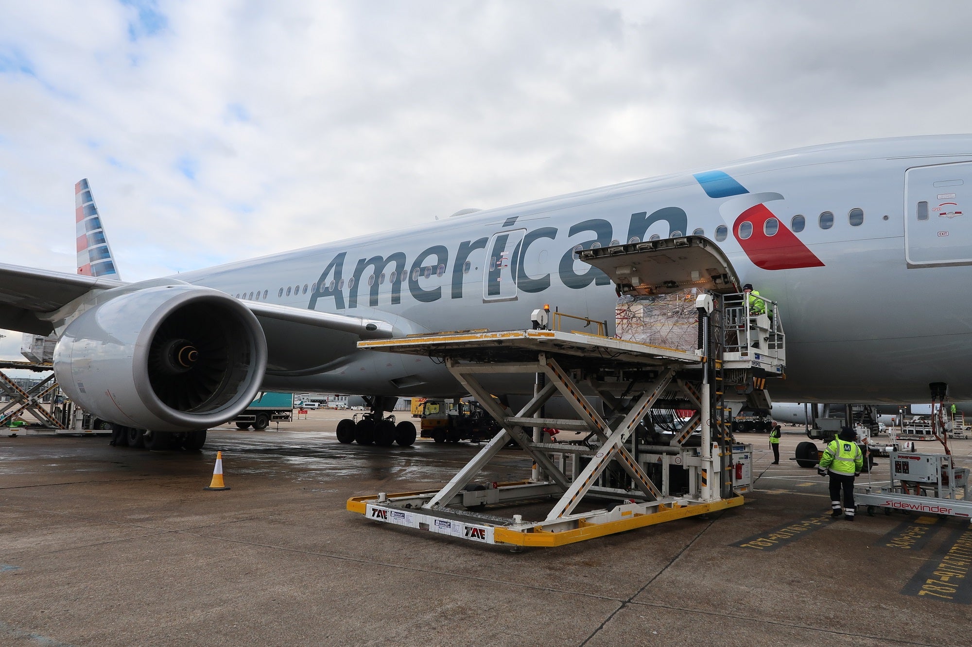 American Airlines AA LHR cargo feature