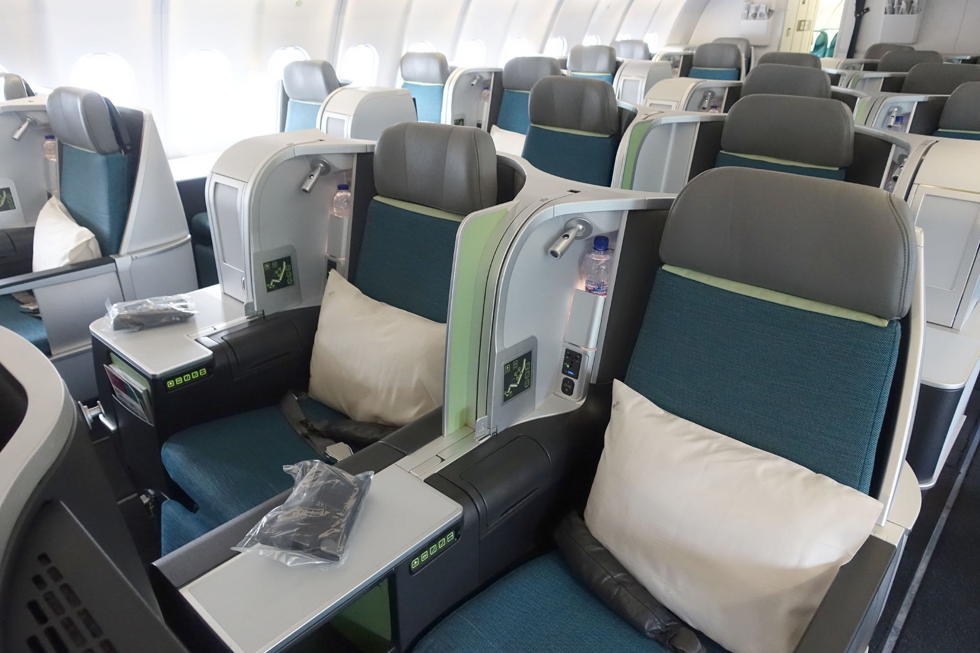 Review Aer Lingus A330 Business Class From Dublin To Nyc The Points Guy 