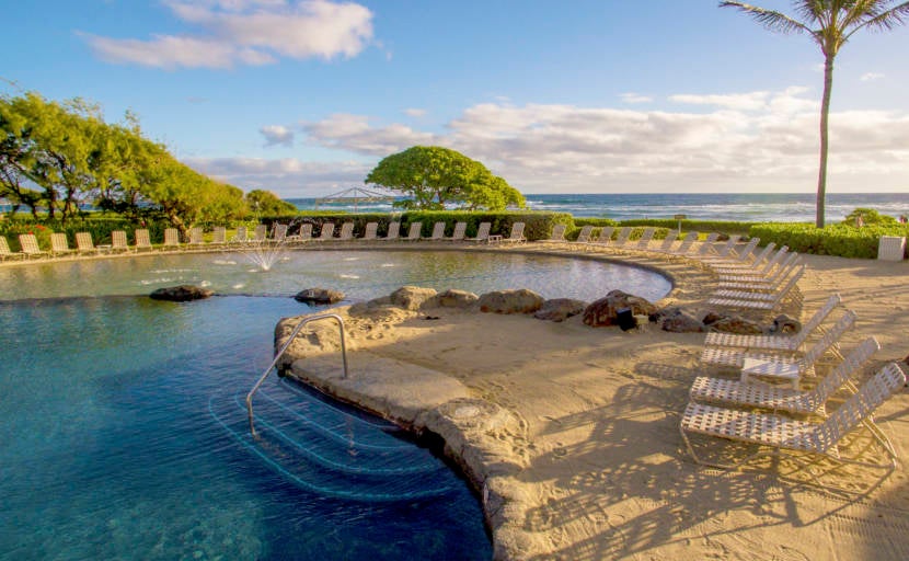 Kauai Beach Resort Sand Pool 1 - 8 of the Most Amazing Sand-Bottom Pools in the World