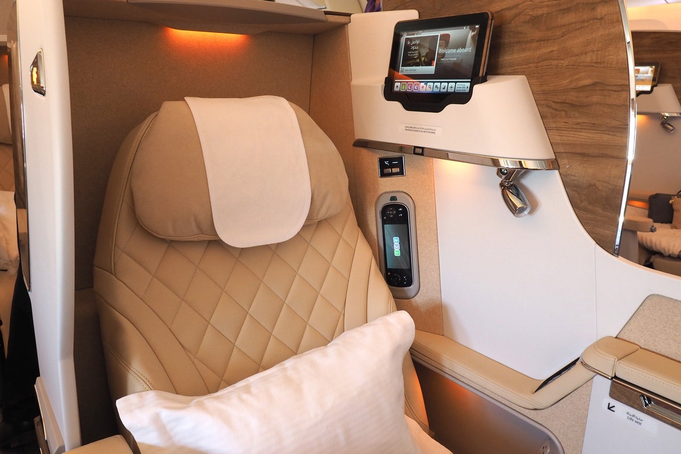 Check Out Emirates First 777 With The New Biz Class Seats 1353