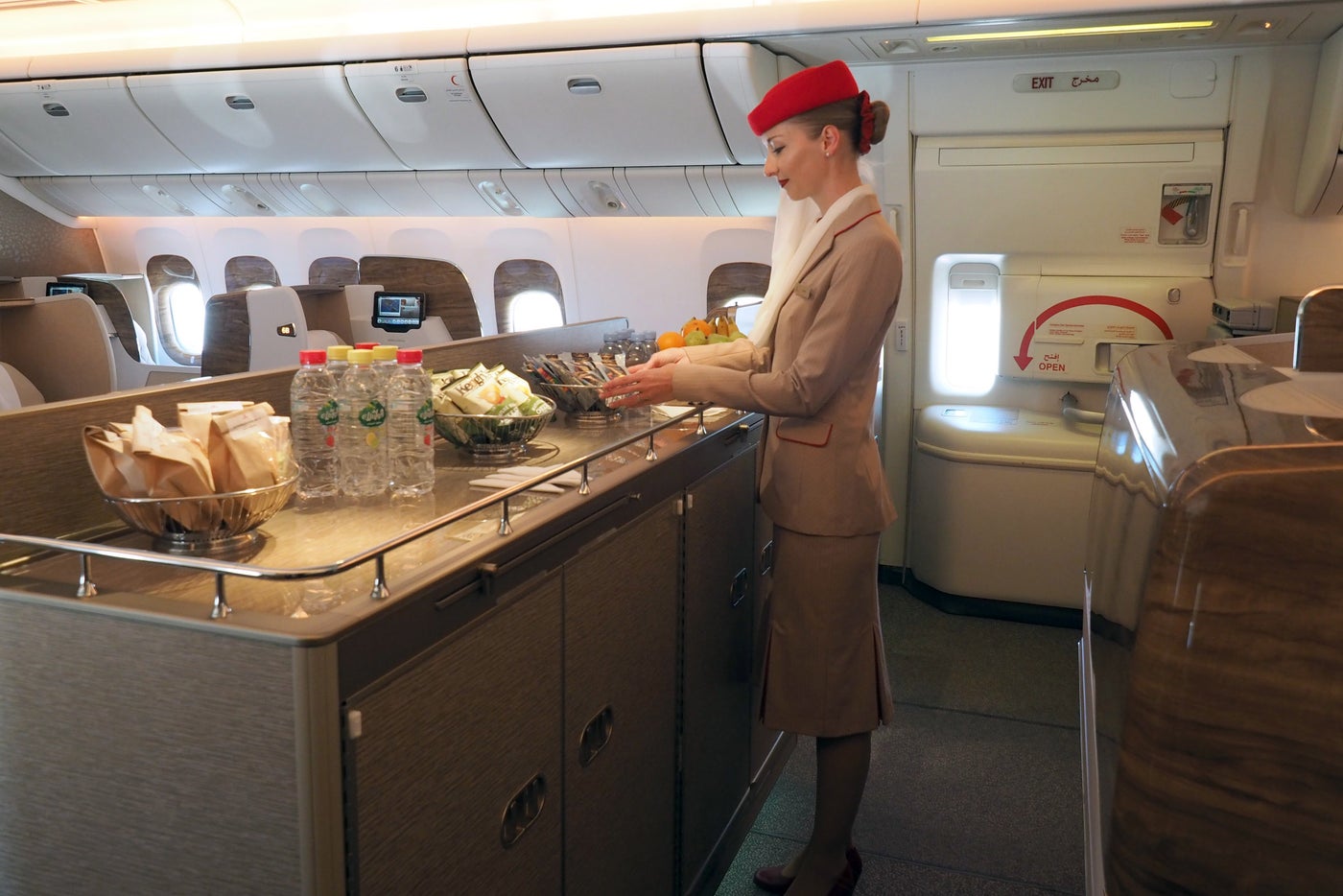 Check Out Emirates First 777 With The New Biz Class Seats 7616