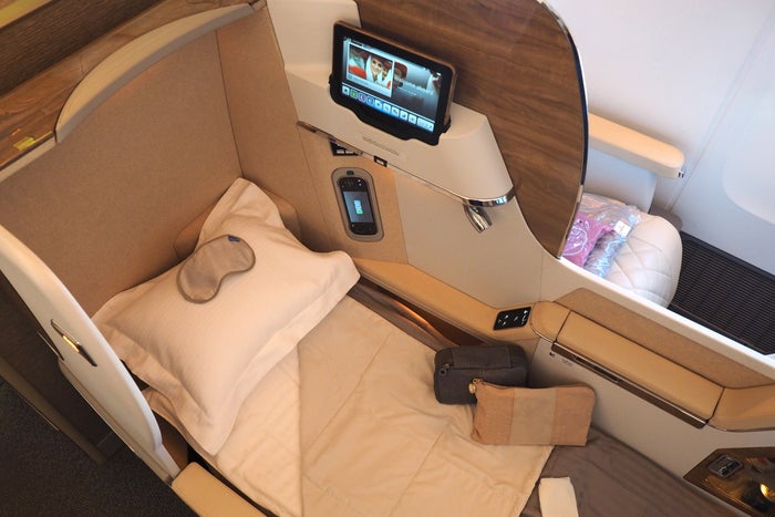 Check Out Emirates First 777 With The New Biz Class Seats 4298