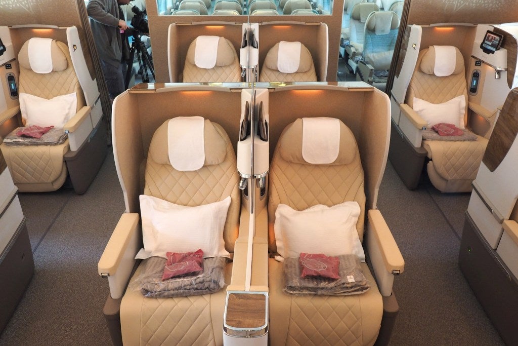 Emirates 777-200LR Tour Business