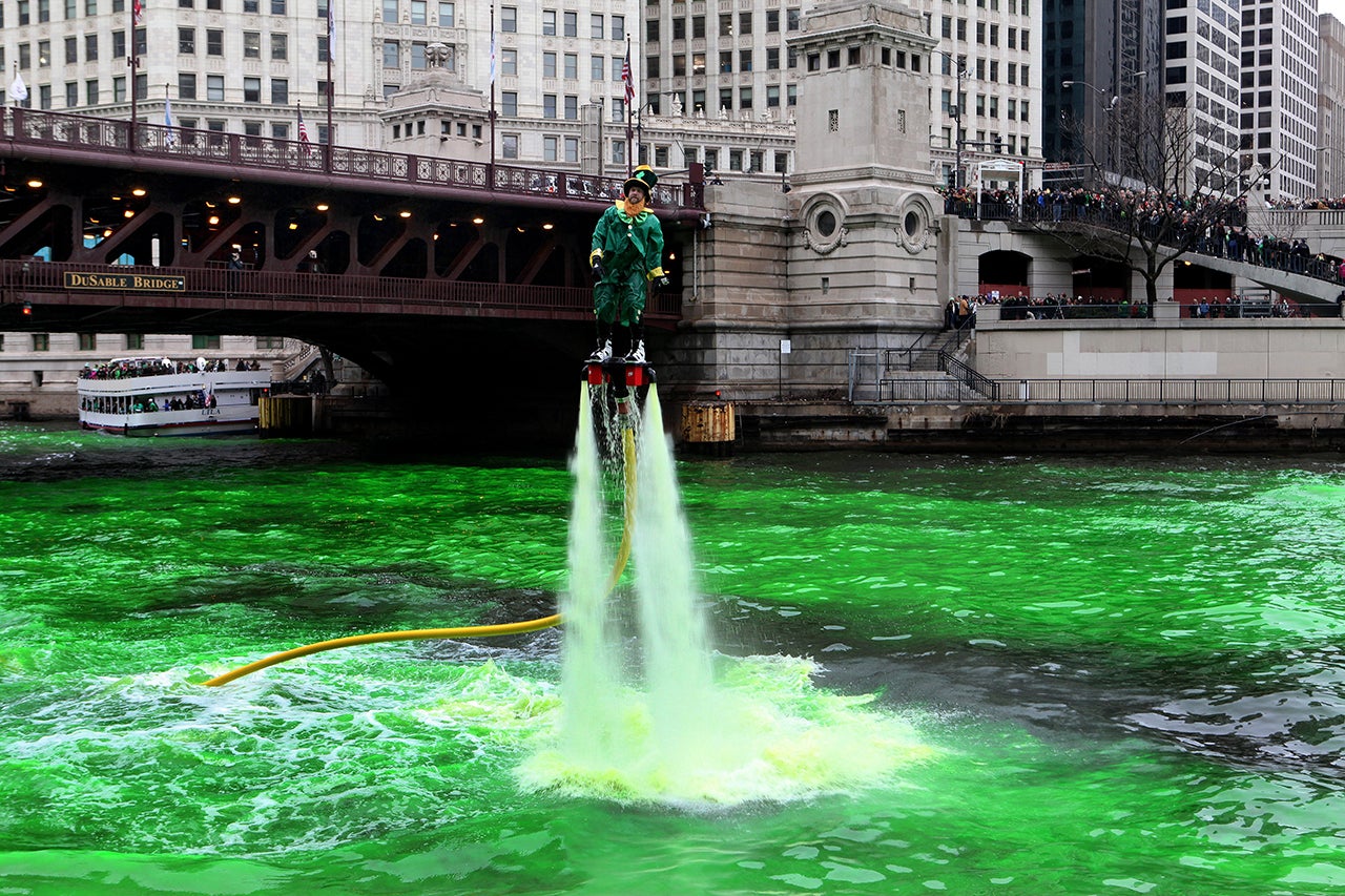 The Chicago River Goes Green For St. Patrick's Day 2013