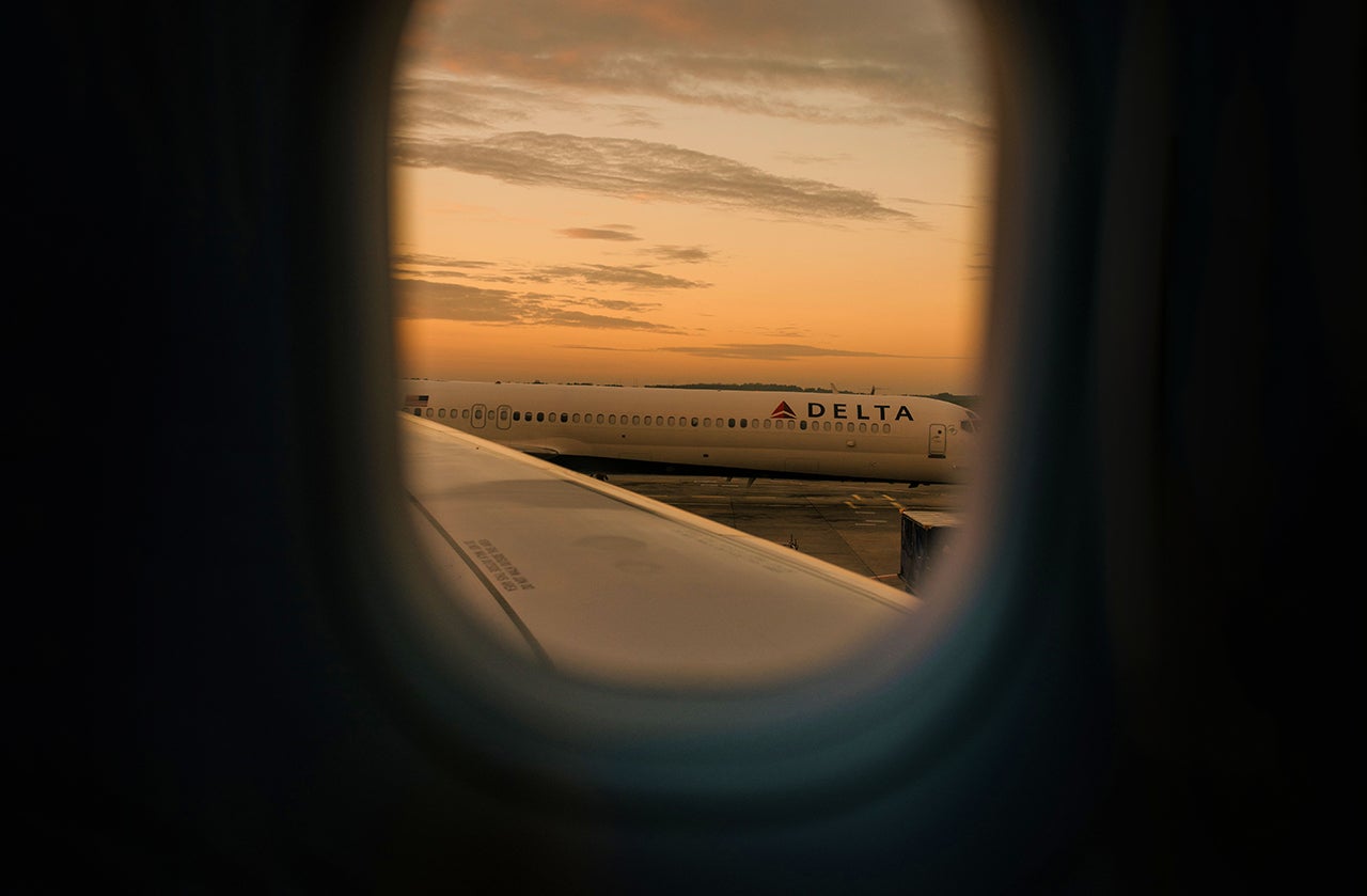 delta plane window