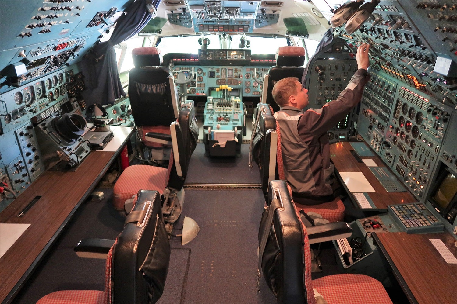 stratolaunch plane cockpit