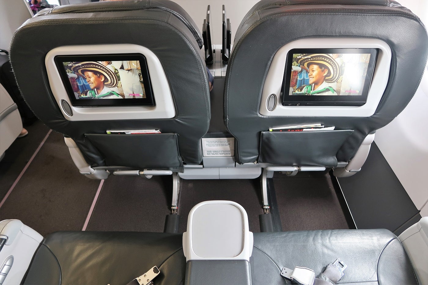 Review Avianca (A320) Business Class From NYC to Medellín