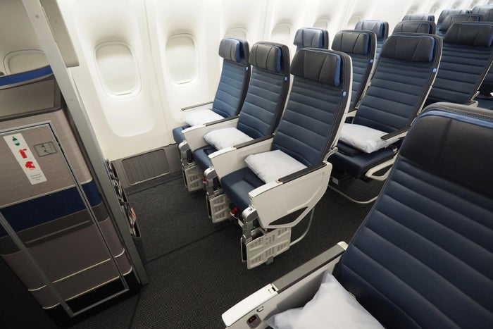 Where to Sit on United’s New 777-200: Economy and Economy Plus