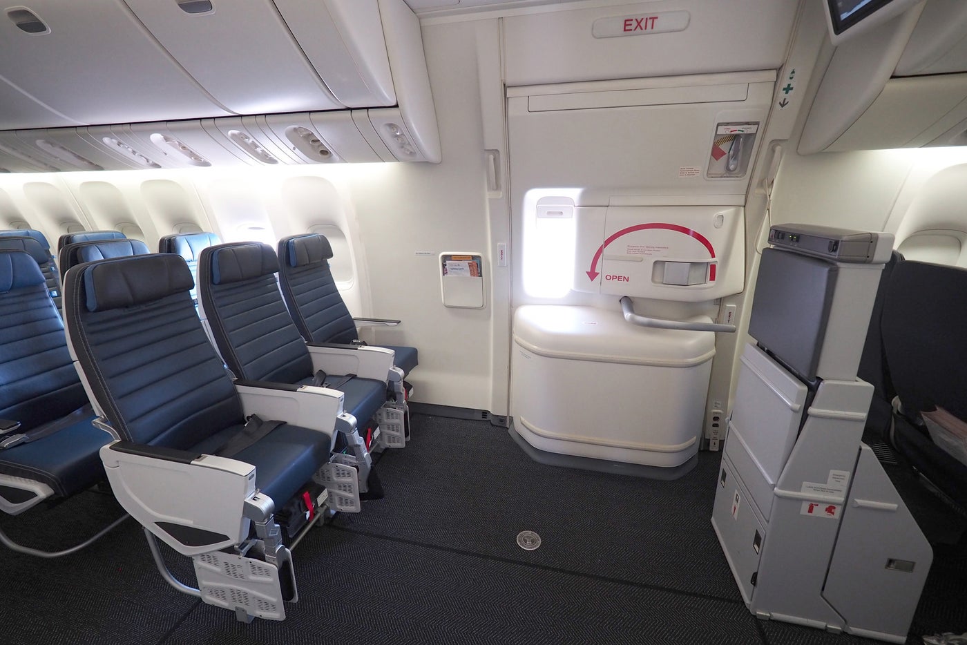 Where to Sit on United’s New 777200 Economy and Economy Plus