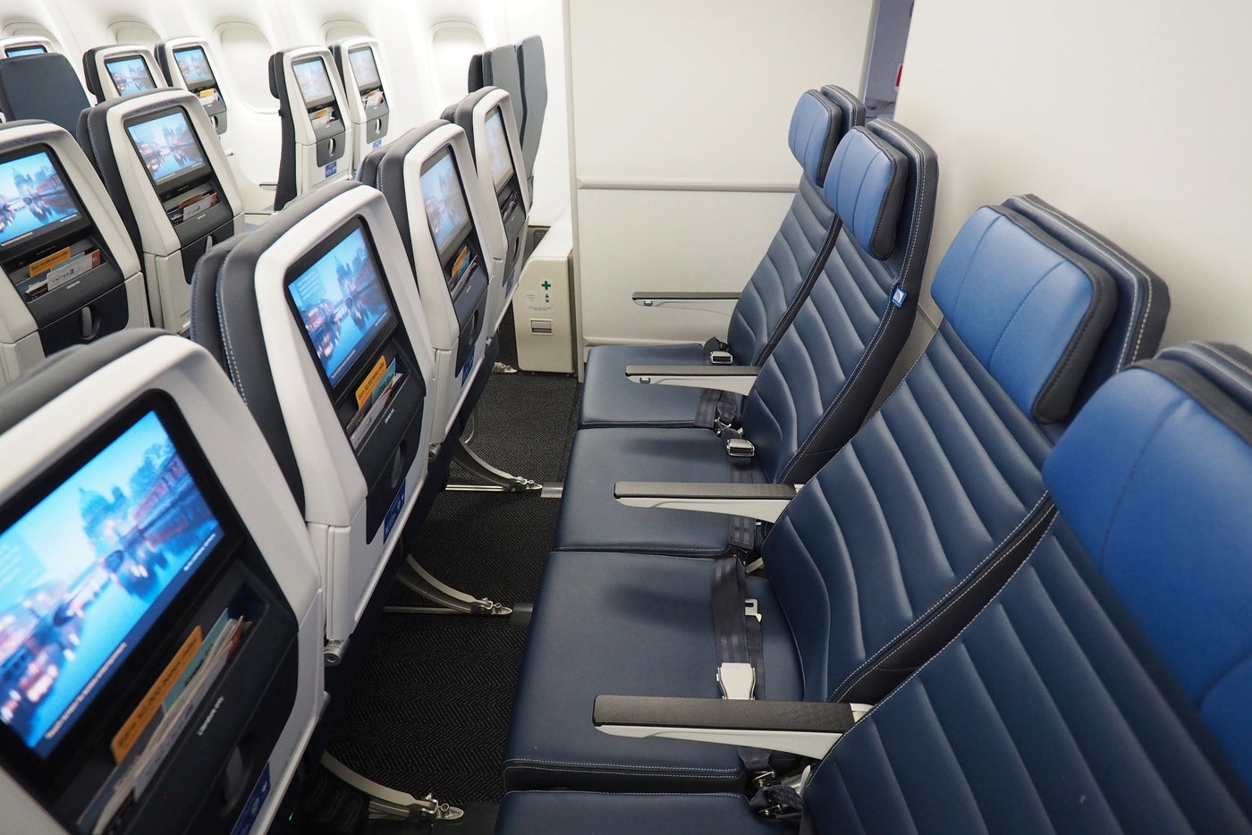 Where to Sit on United’s New 777200 Economy and Economy Plus
