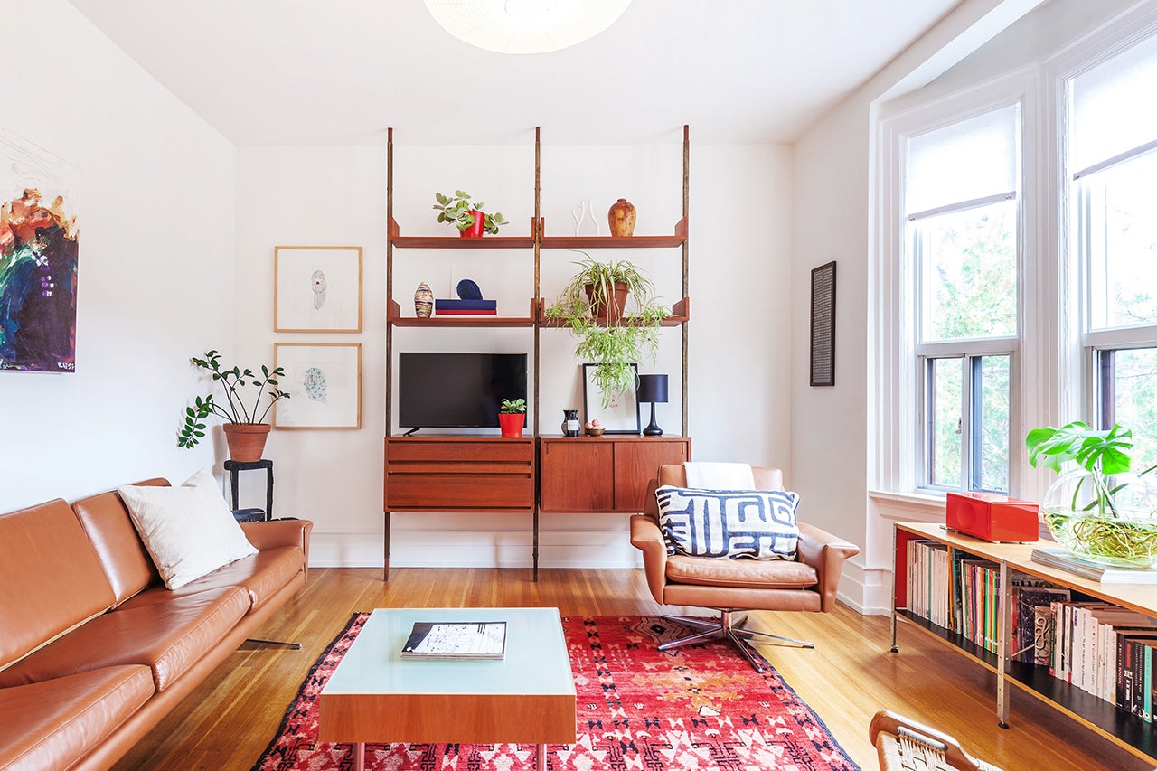 Airbnb_Home_House_Courtesy-Airbnb_Toronto_17302790_livingroom
