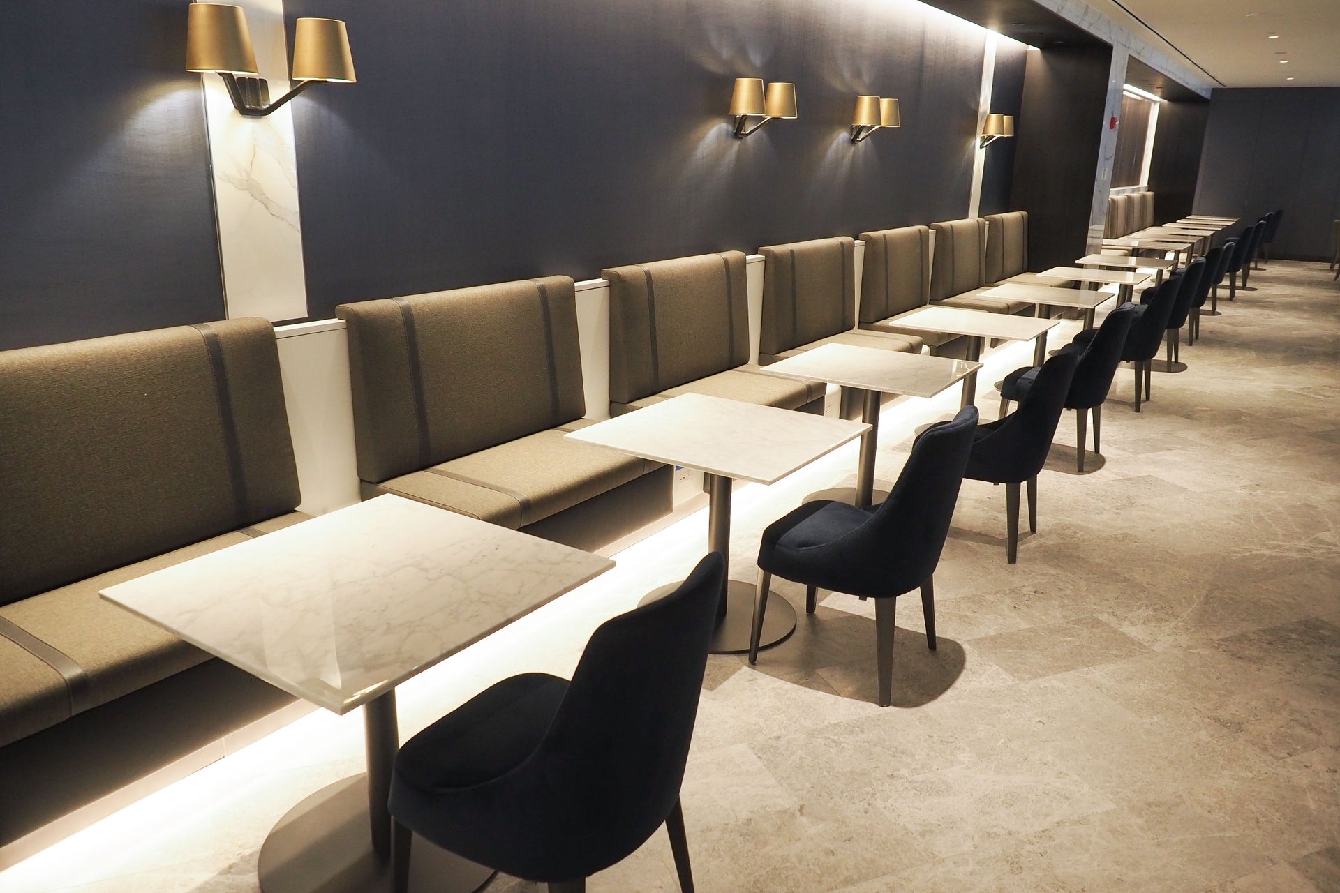 First Look Inside United's Newark Polaris Lounge (EWR) - The Points Guy