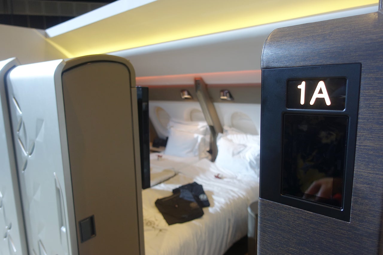 Singapore Airlines A380 First Class Suites SIN - SYD_06