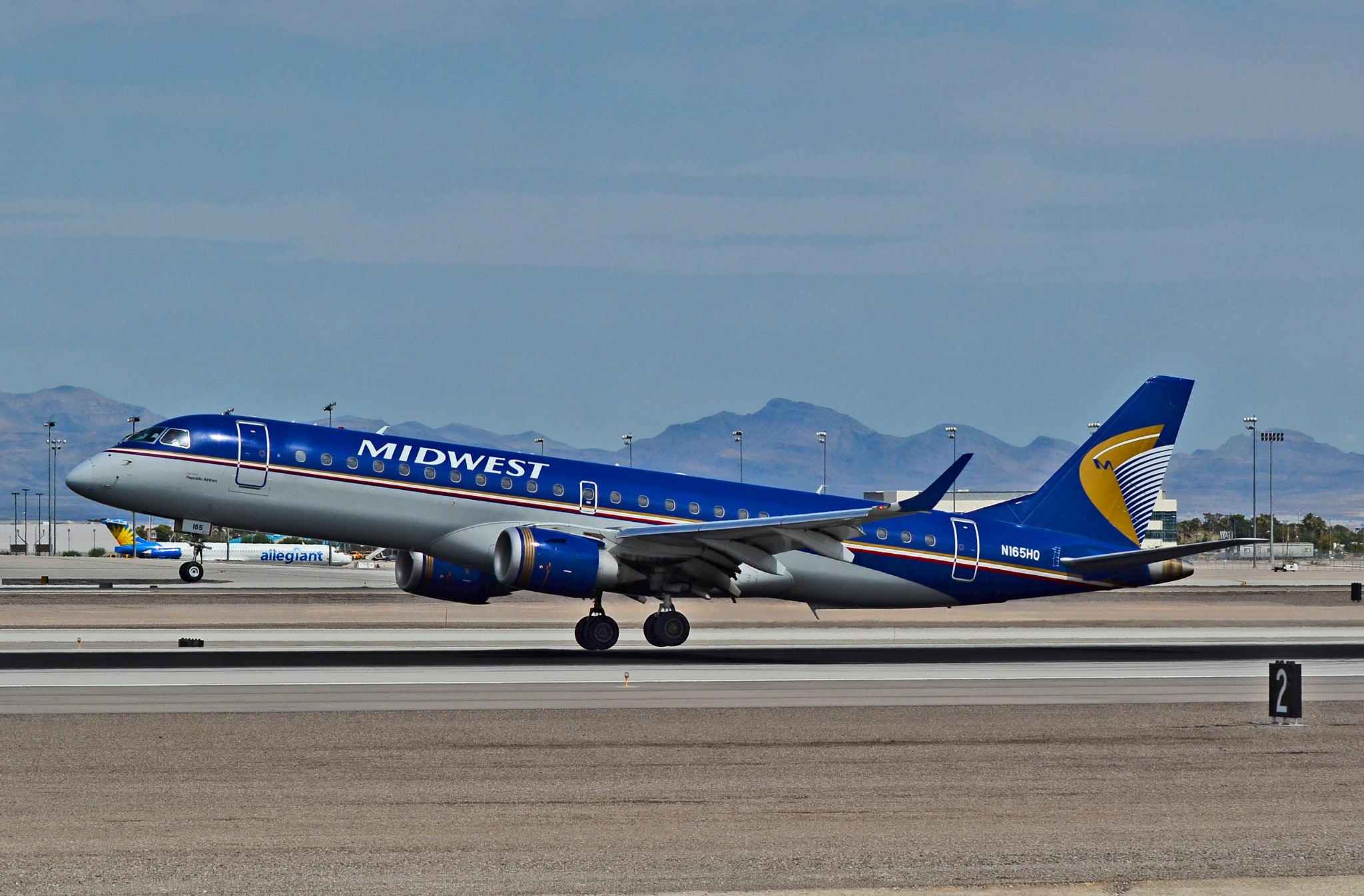 midwest express airlines. image by Tomás Del Coro / Flickr.