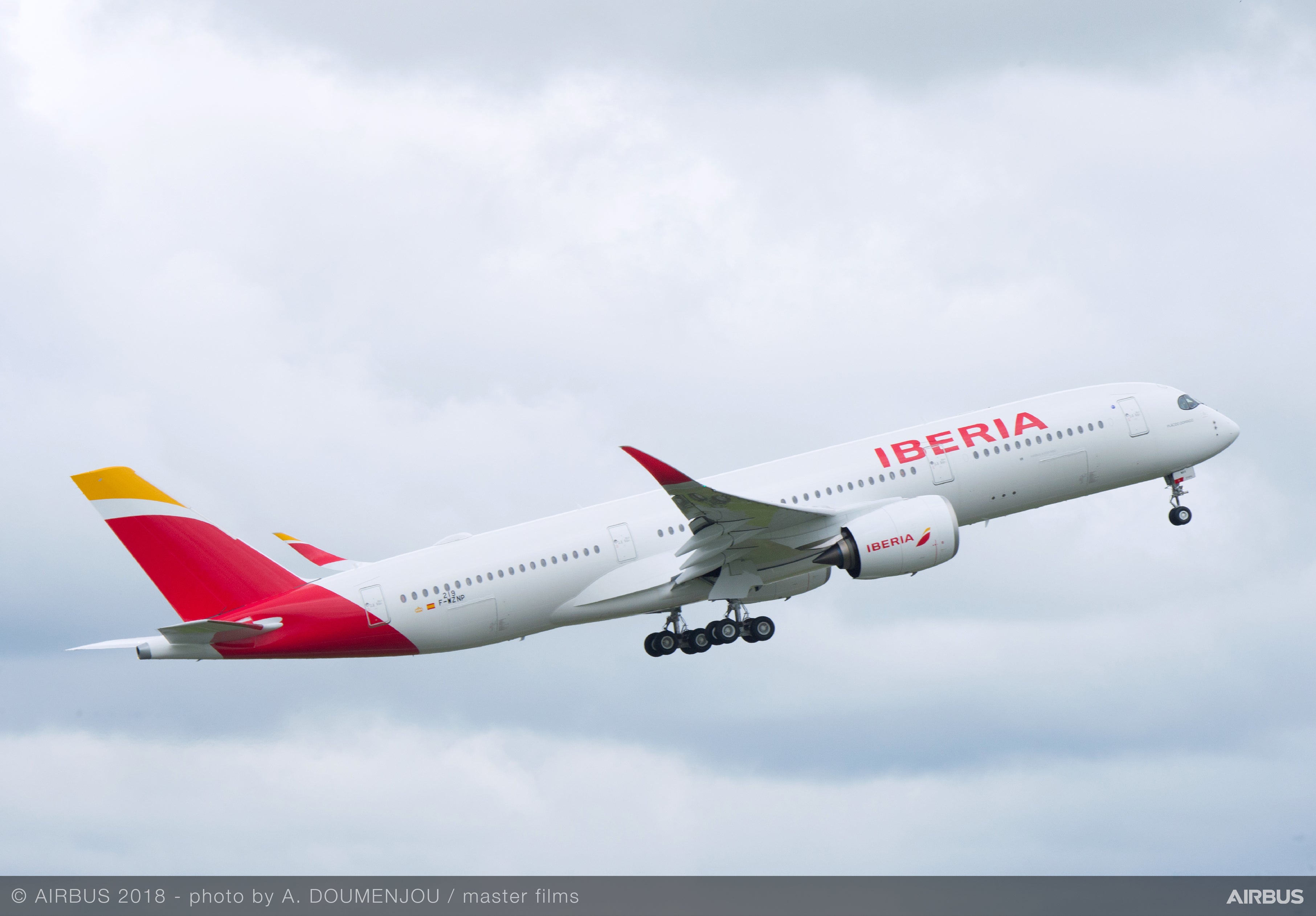 A350-900-Iberia-MSN219-take-off-006 (1)