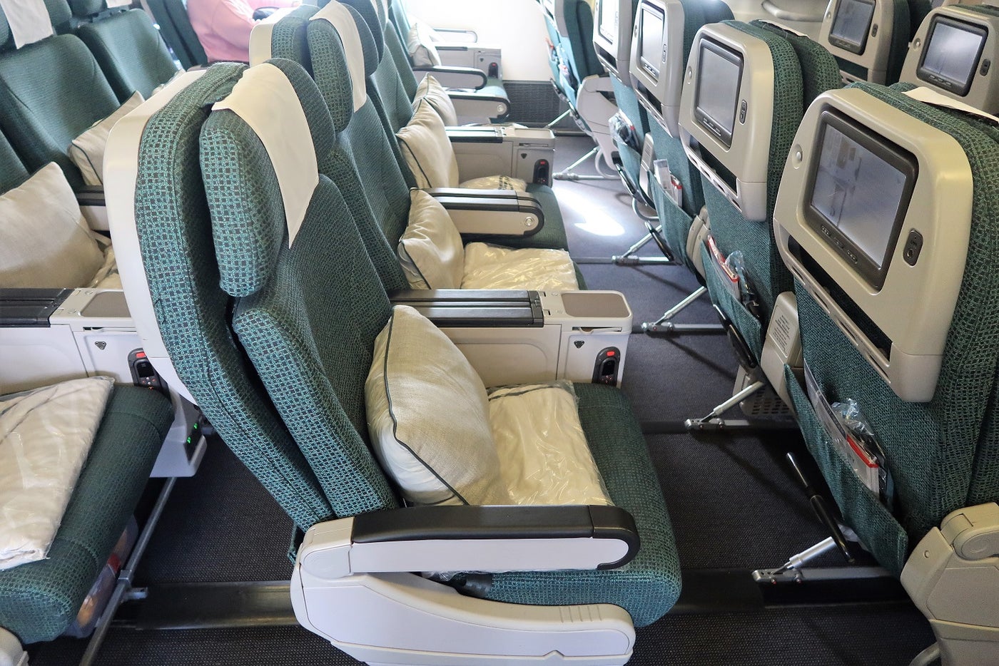 baggage allowance cathay pacific premium economy