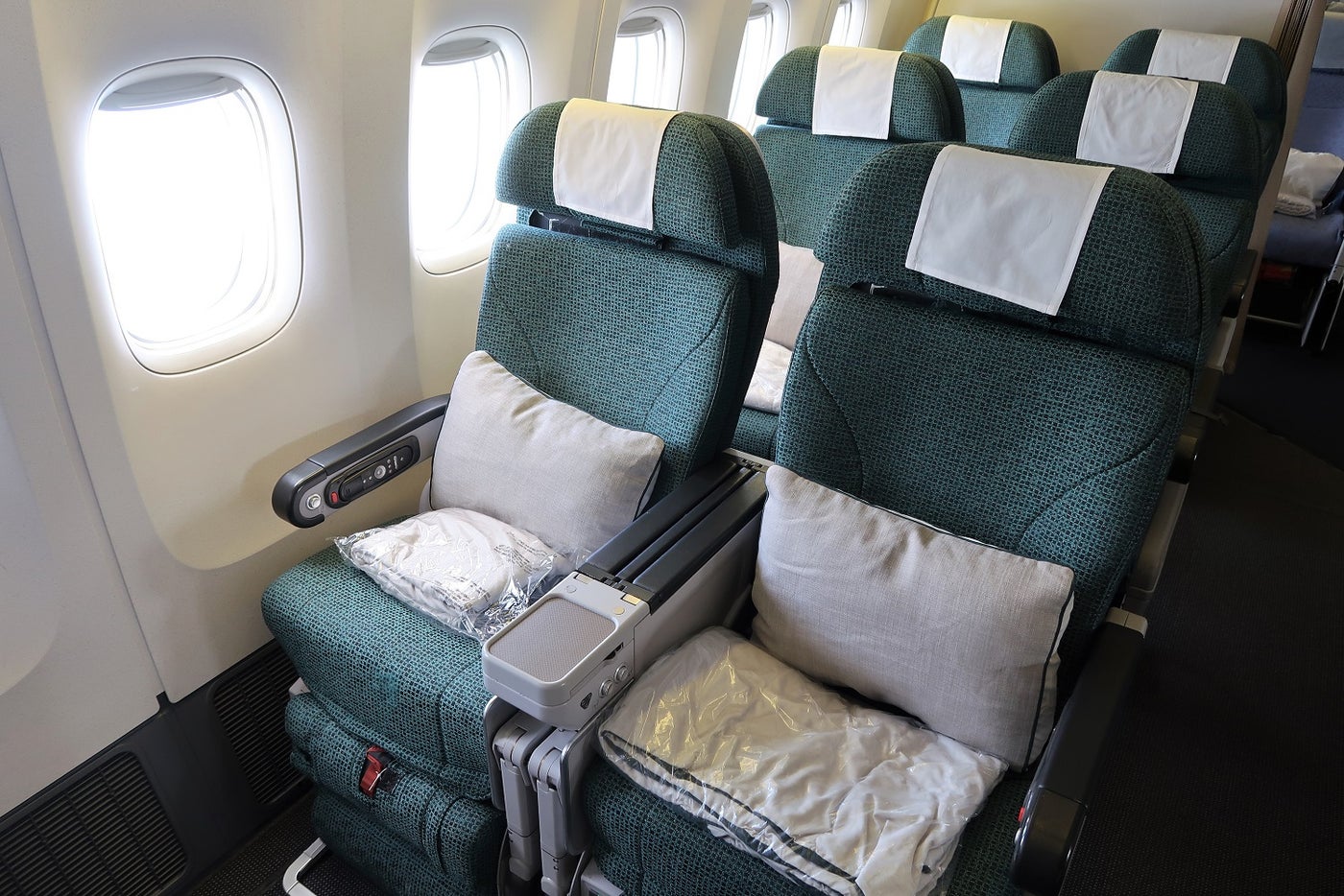 baggage allowance cathay pacific premium economy