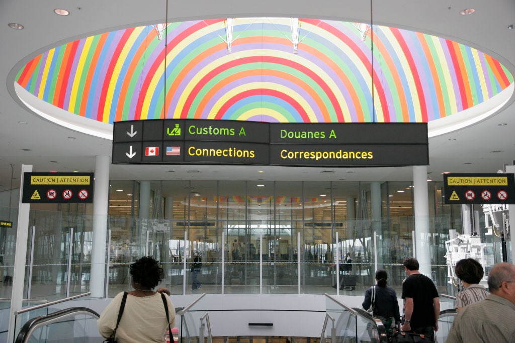 Toronto, Pearson International Airport, Bilingual Customs Signs