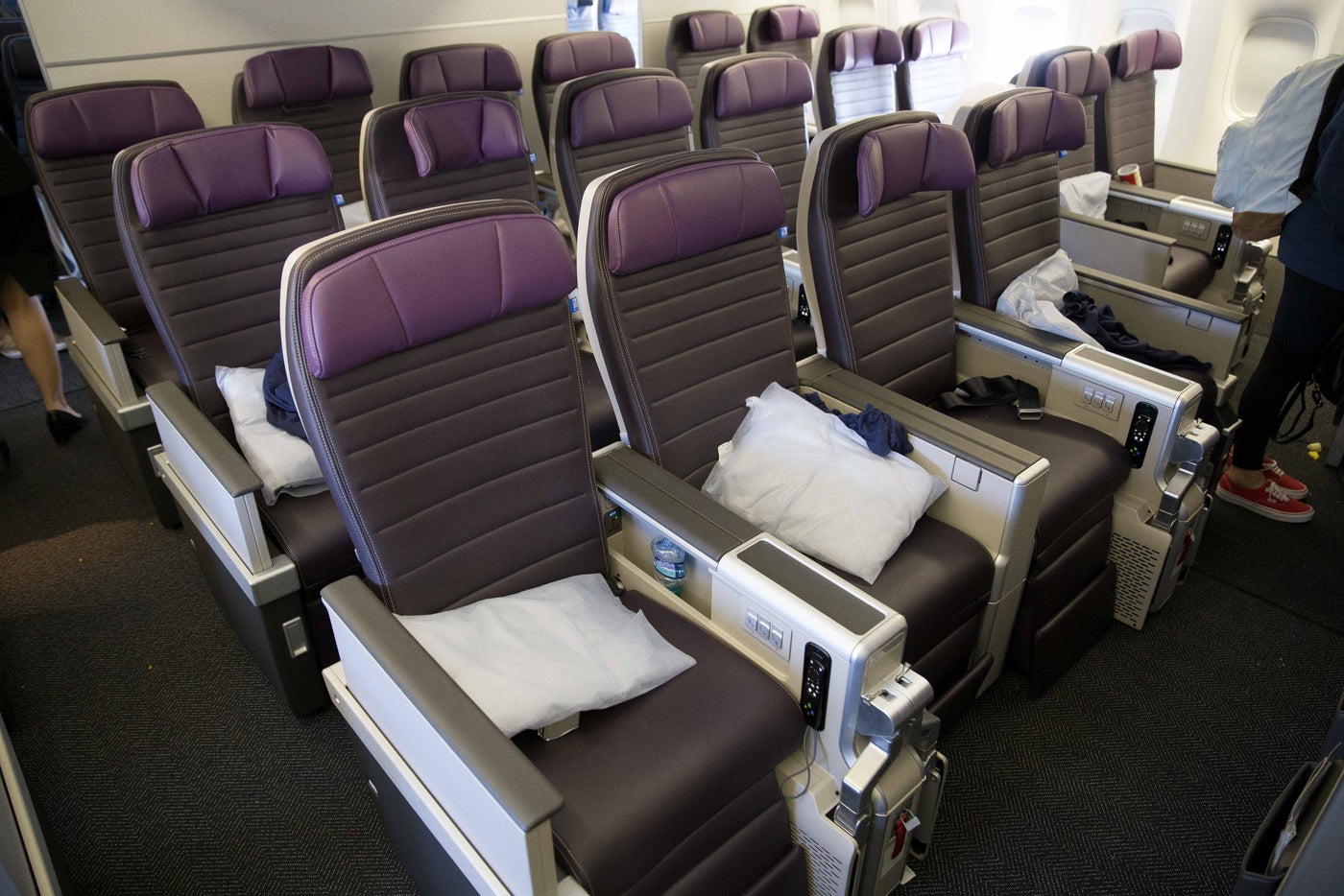 Review: United's New Premium Plus Seat on the 777-200