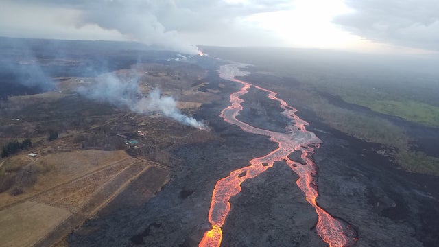 Hawaii's Kilauea Volcano Formed a Mini Island Overnight - The Points Guy