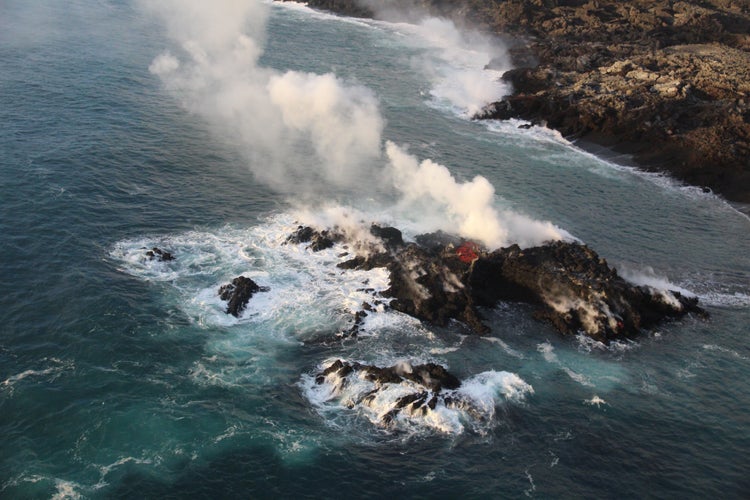 Hawaii's Kilauea Volcano Formed a Mini Island Overnight - The Points Guy