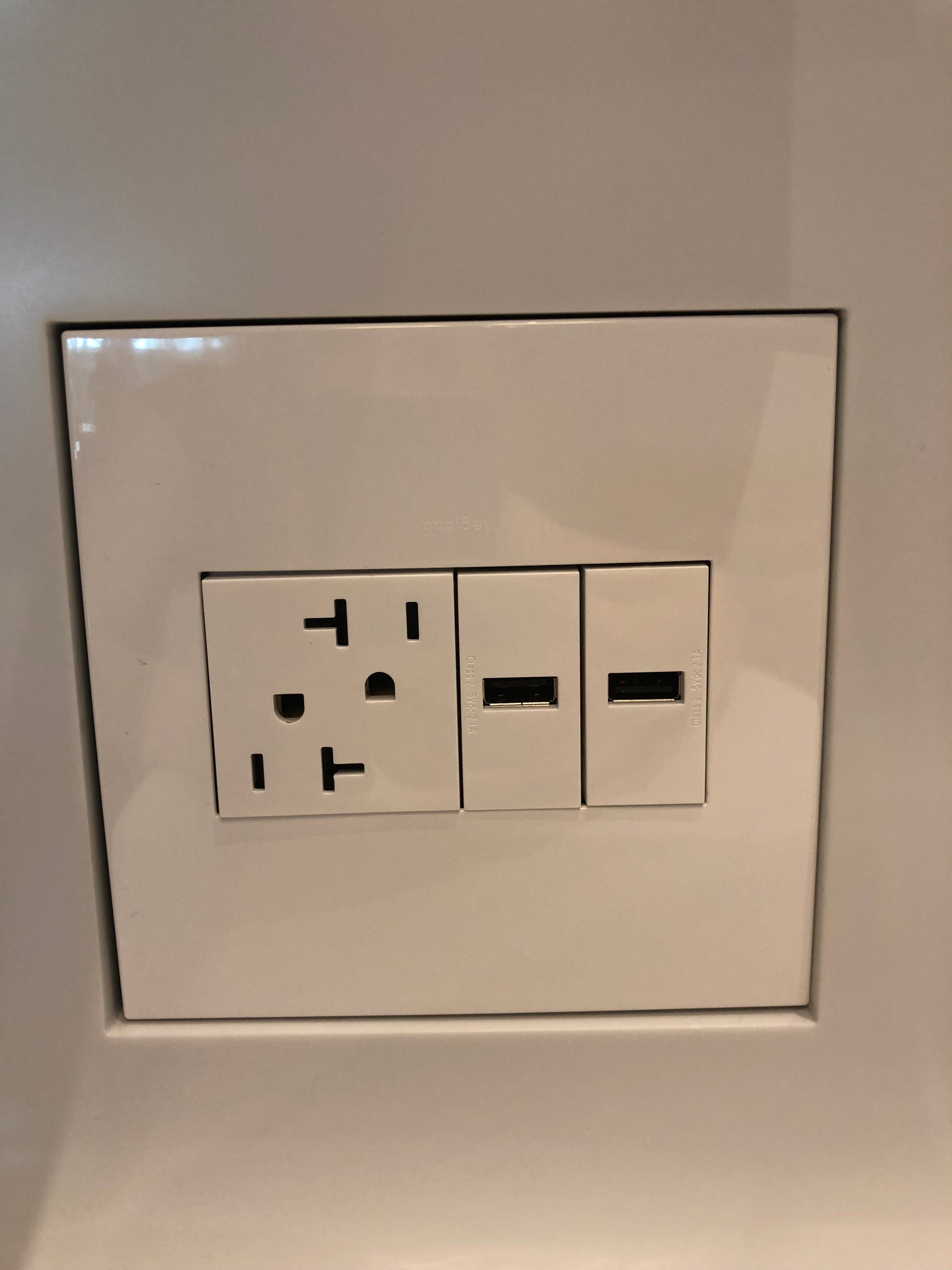 Inside the Exclusive New Houston United Polaris Lounge The Points Guy