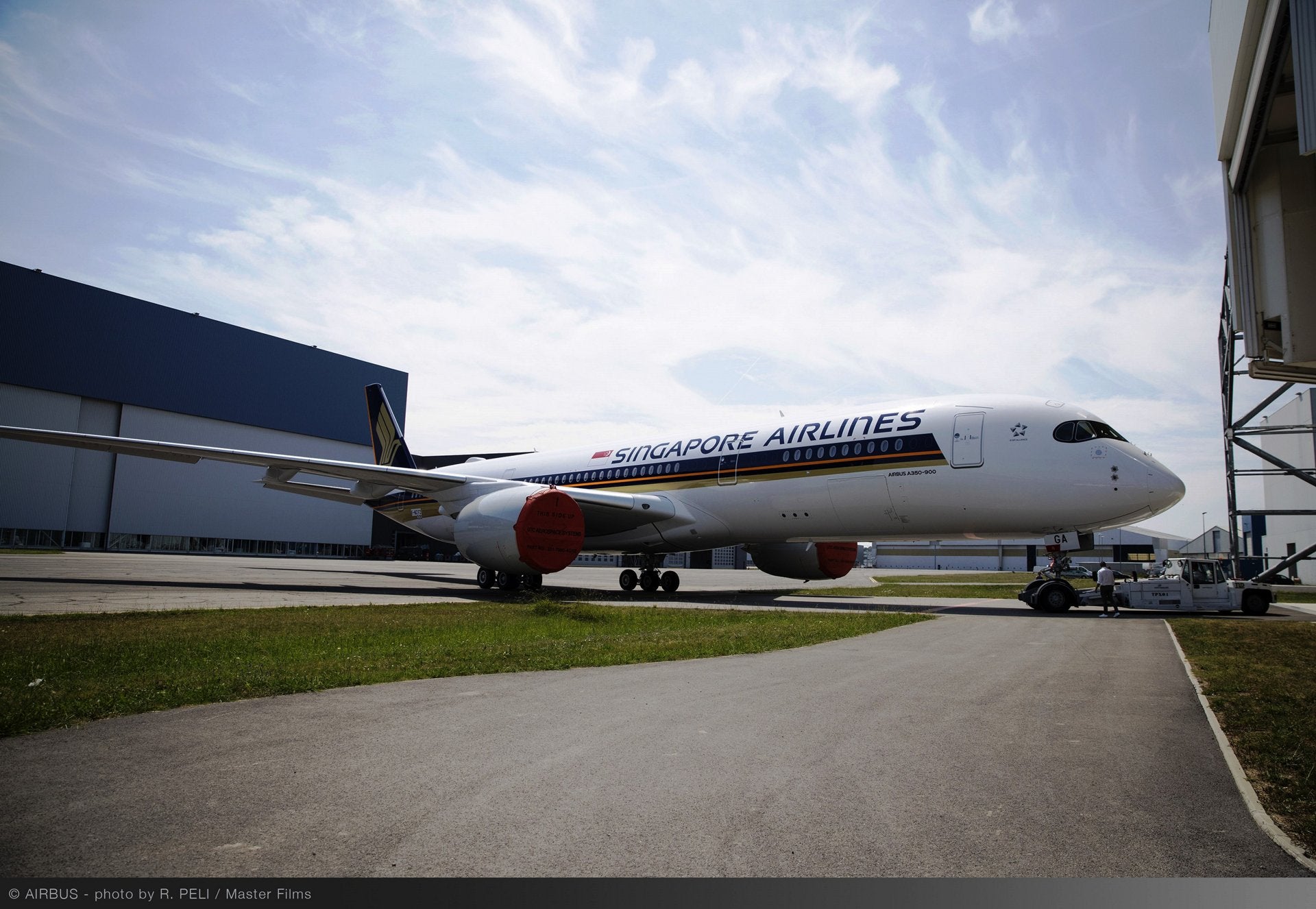 A350-XWB-Ultra-Long-Range-Singapore-Airlines-MSN220-rolls-out-of-paint-shop-005