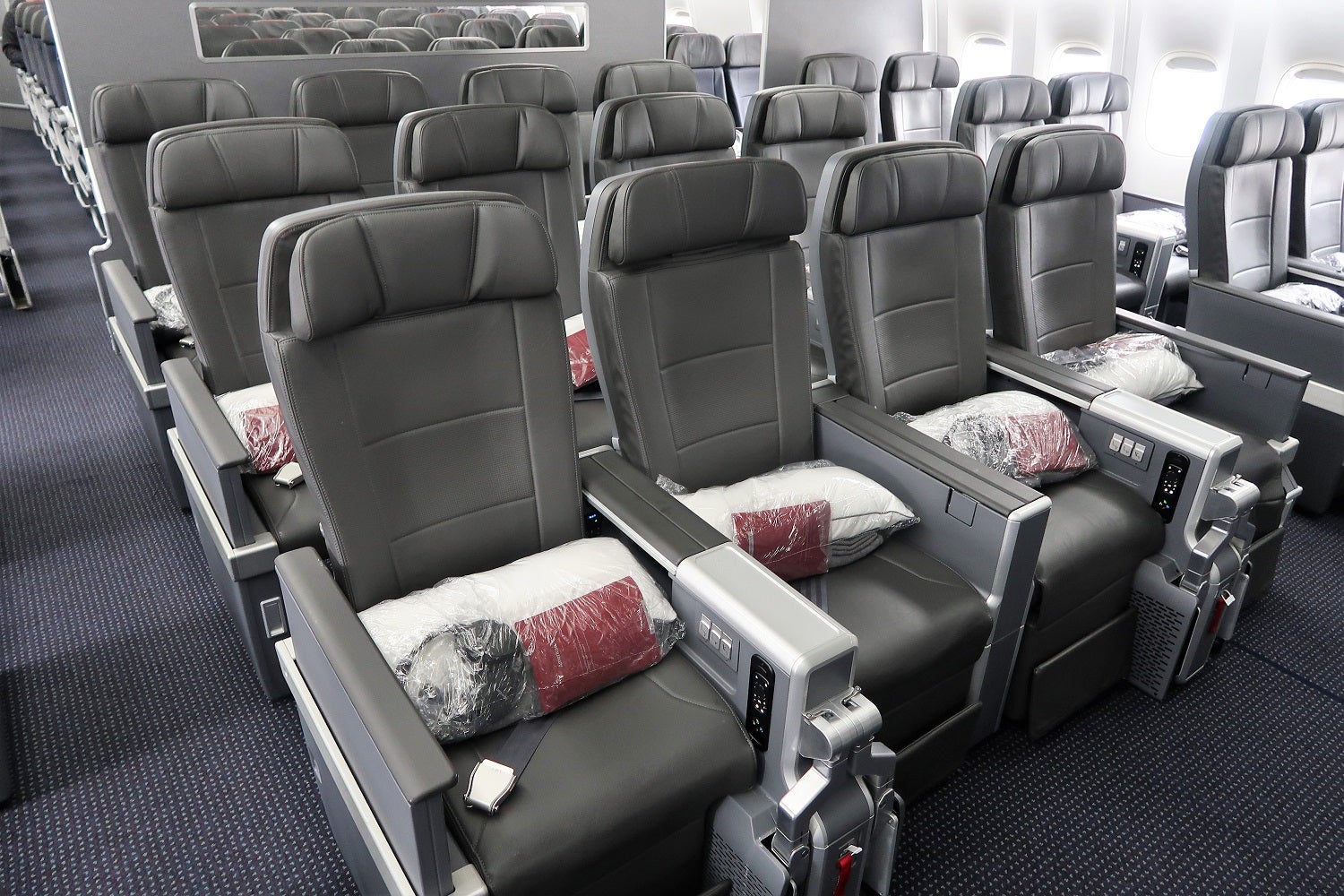 AA 772 777-200 Premium Economy cabin