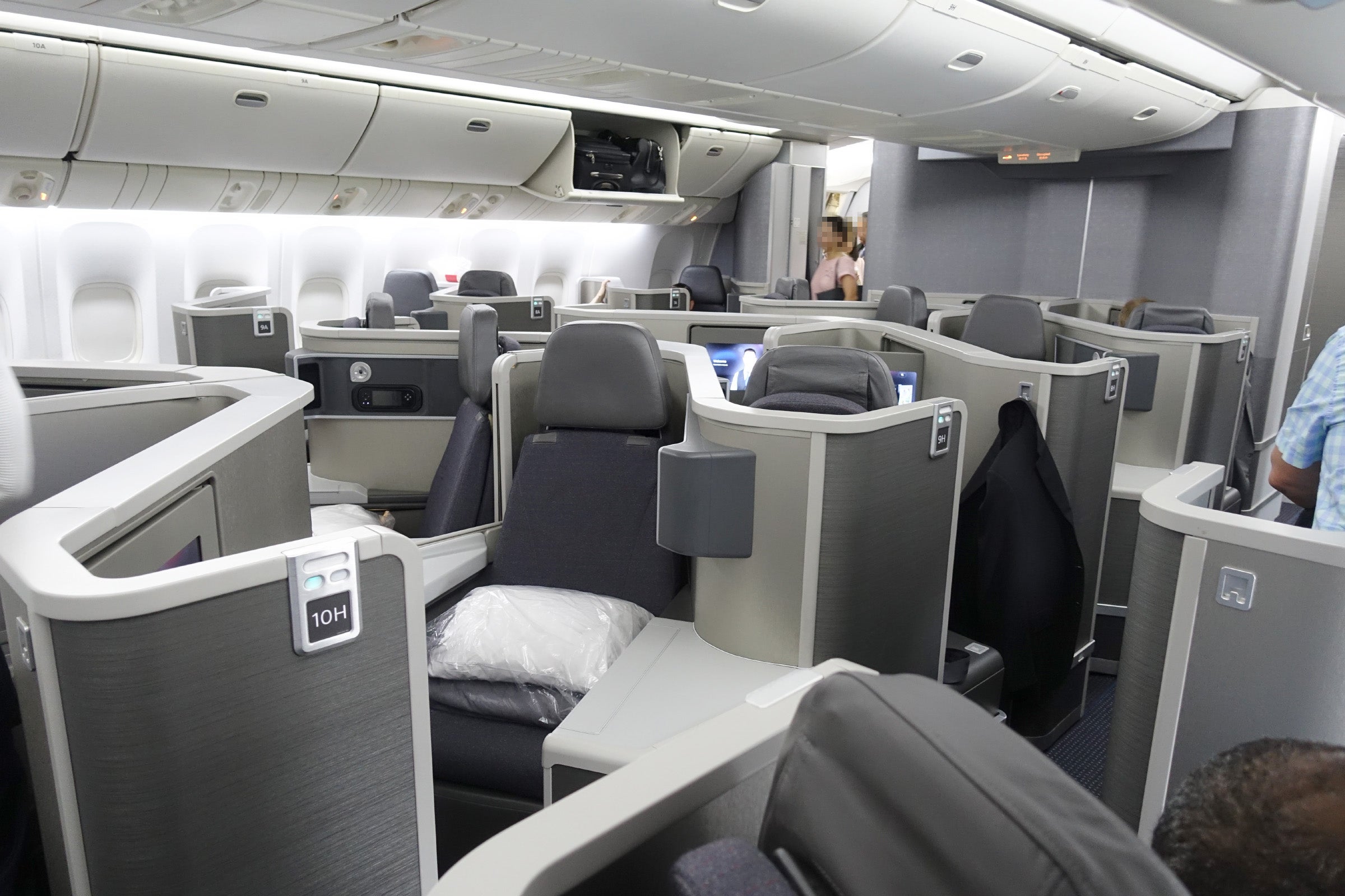 AA 777-200 Business Class Review ZH