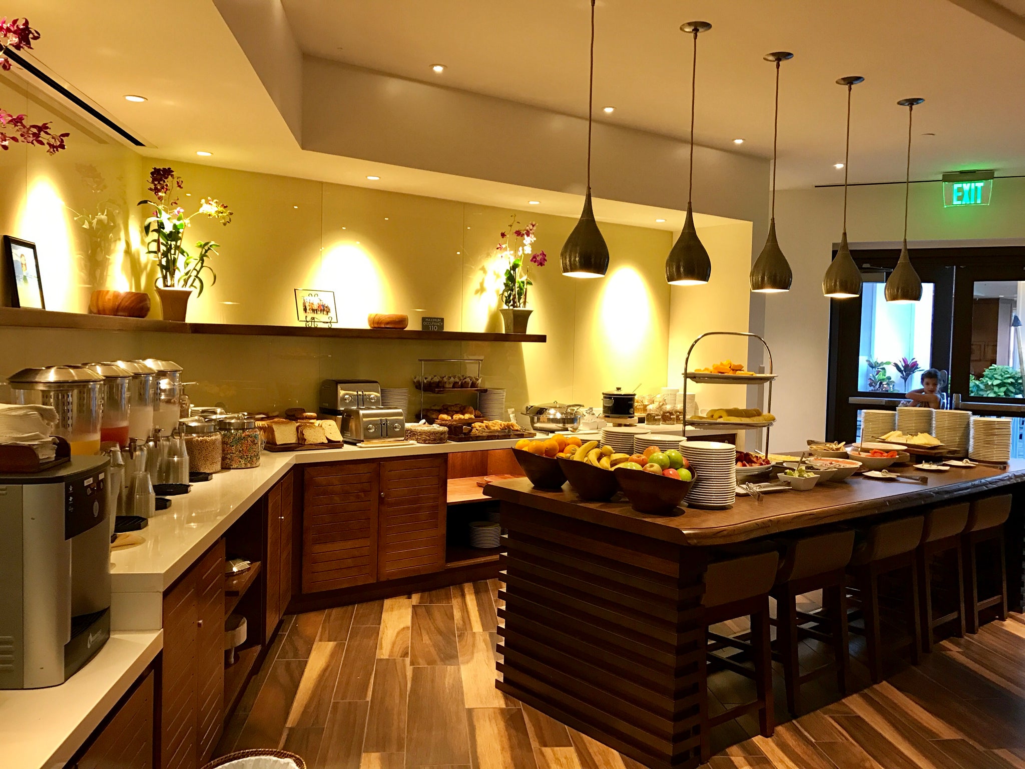 Inside the 'New' Hyatt Regency Maui Club Lounge The Points Guy