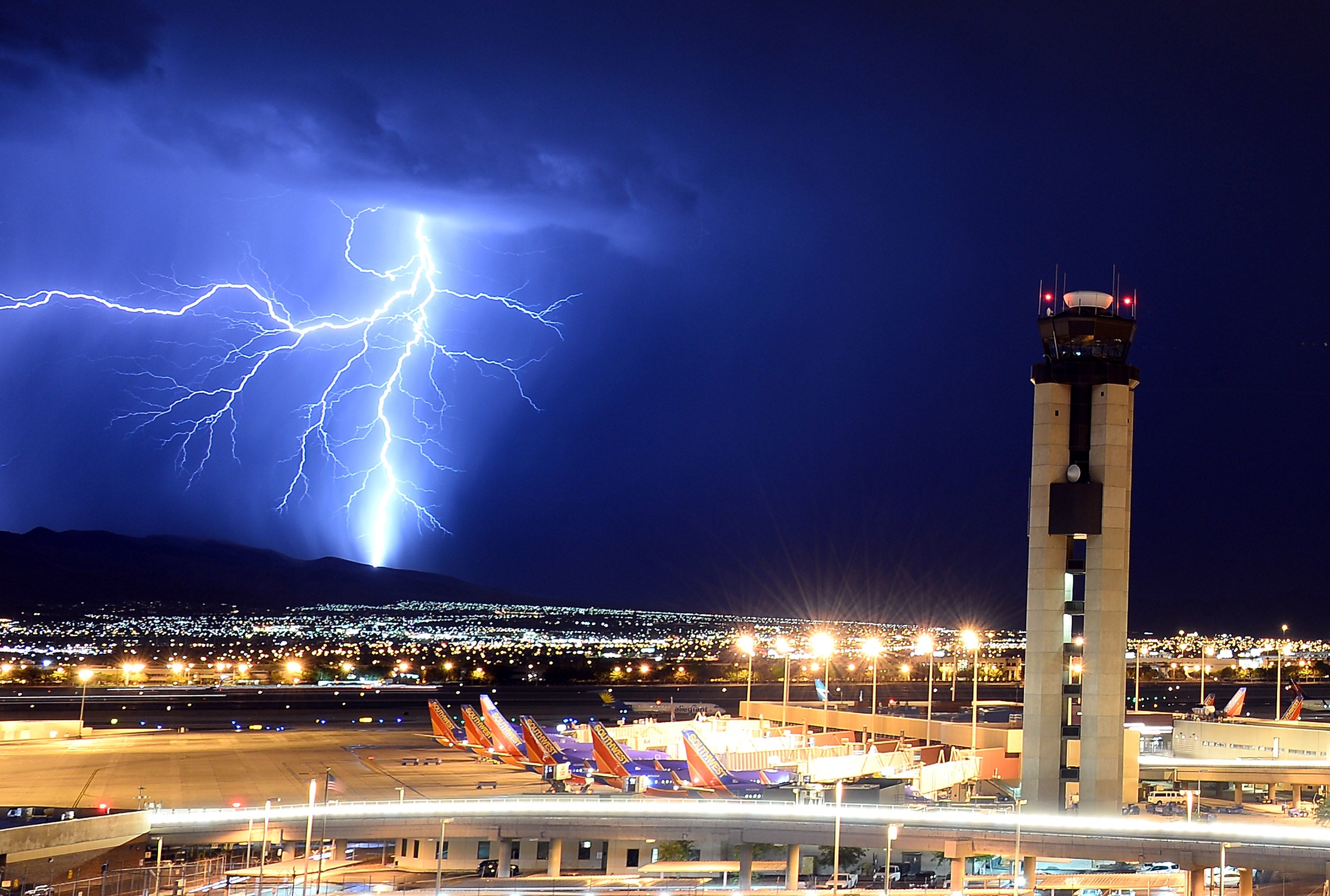 Can Planes Fly In Thunderstorms? Here's What A Pilot Says - The Points Guy