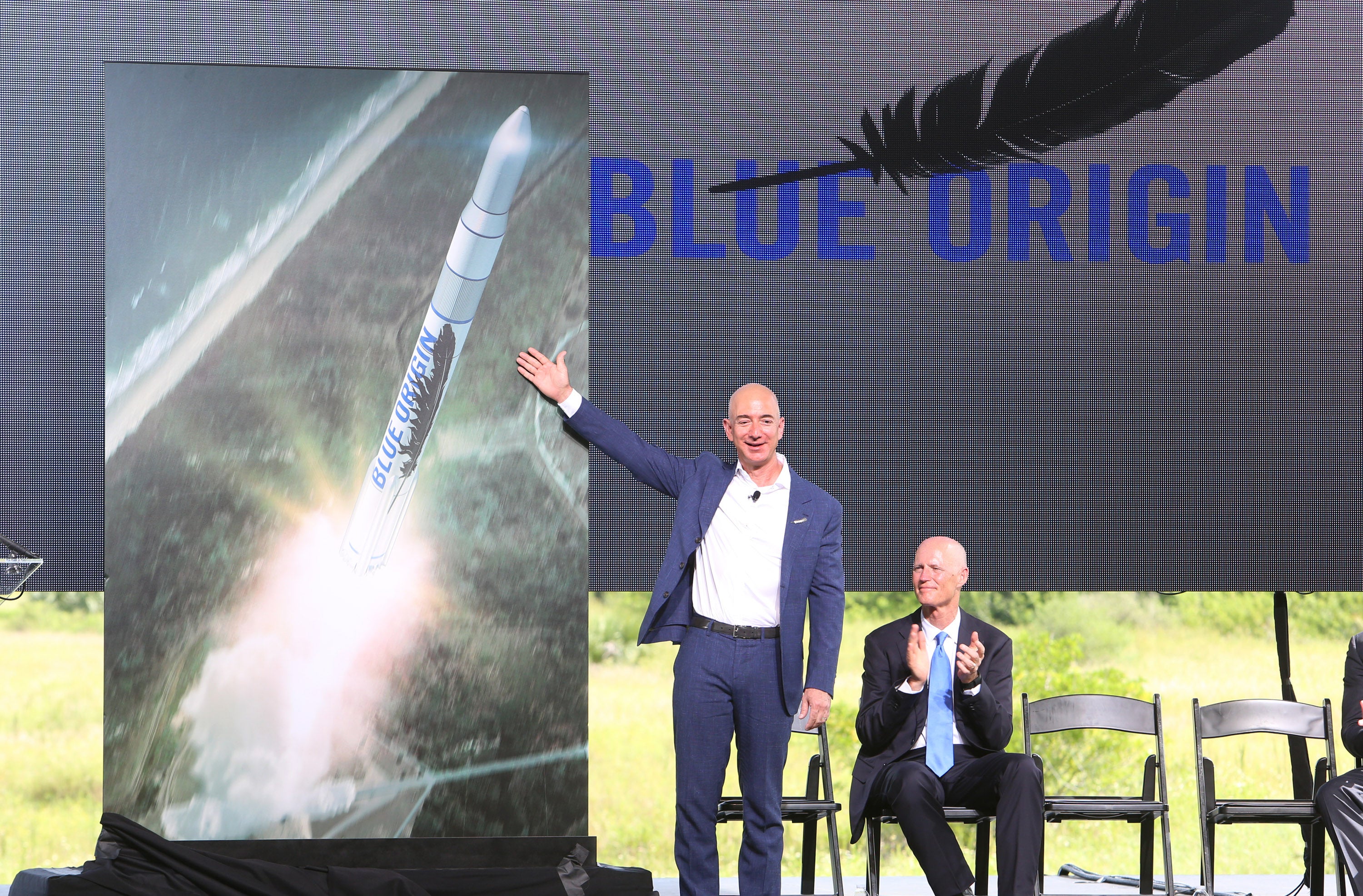 Jeff Bezos reveals Blue Origin rocket