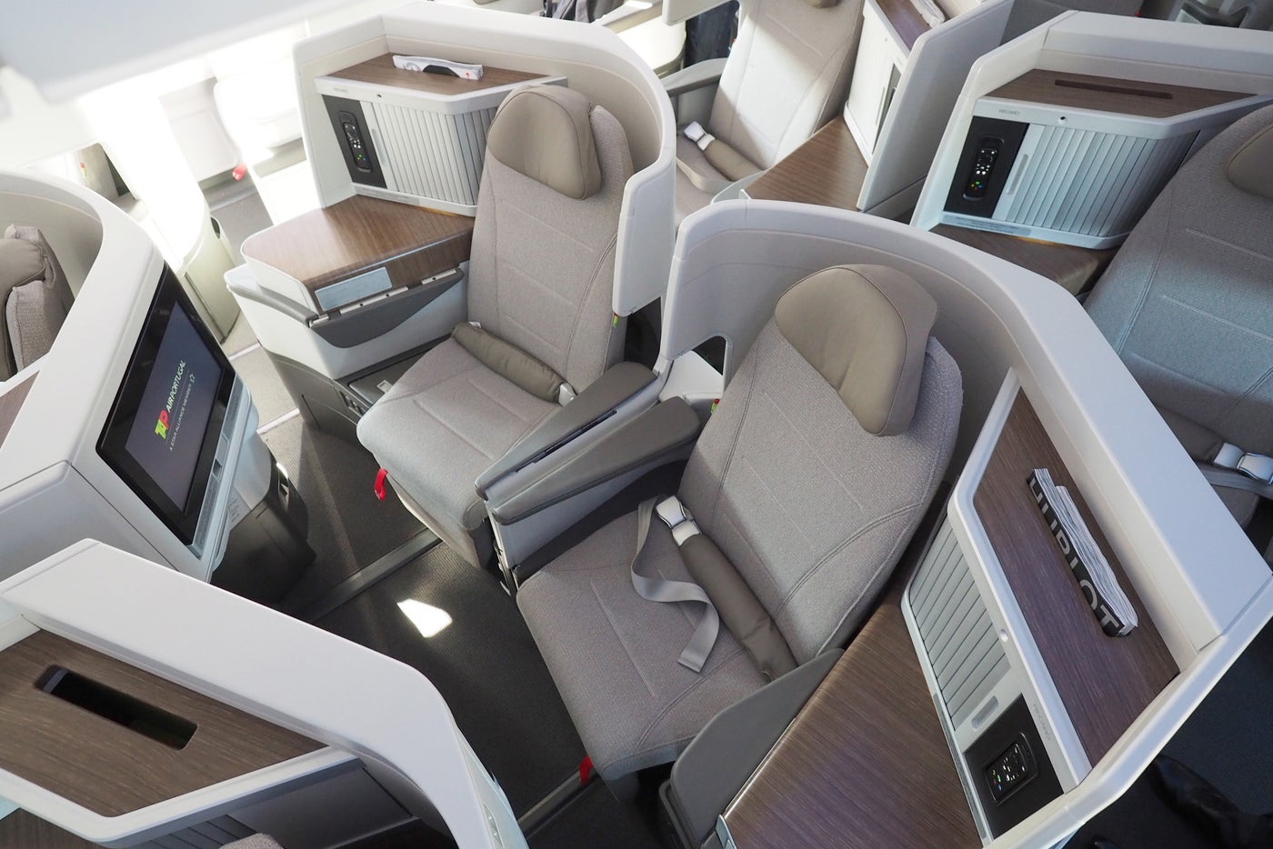 Flying Business Class On The Worlds First Airbus A330neo 8527