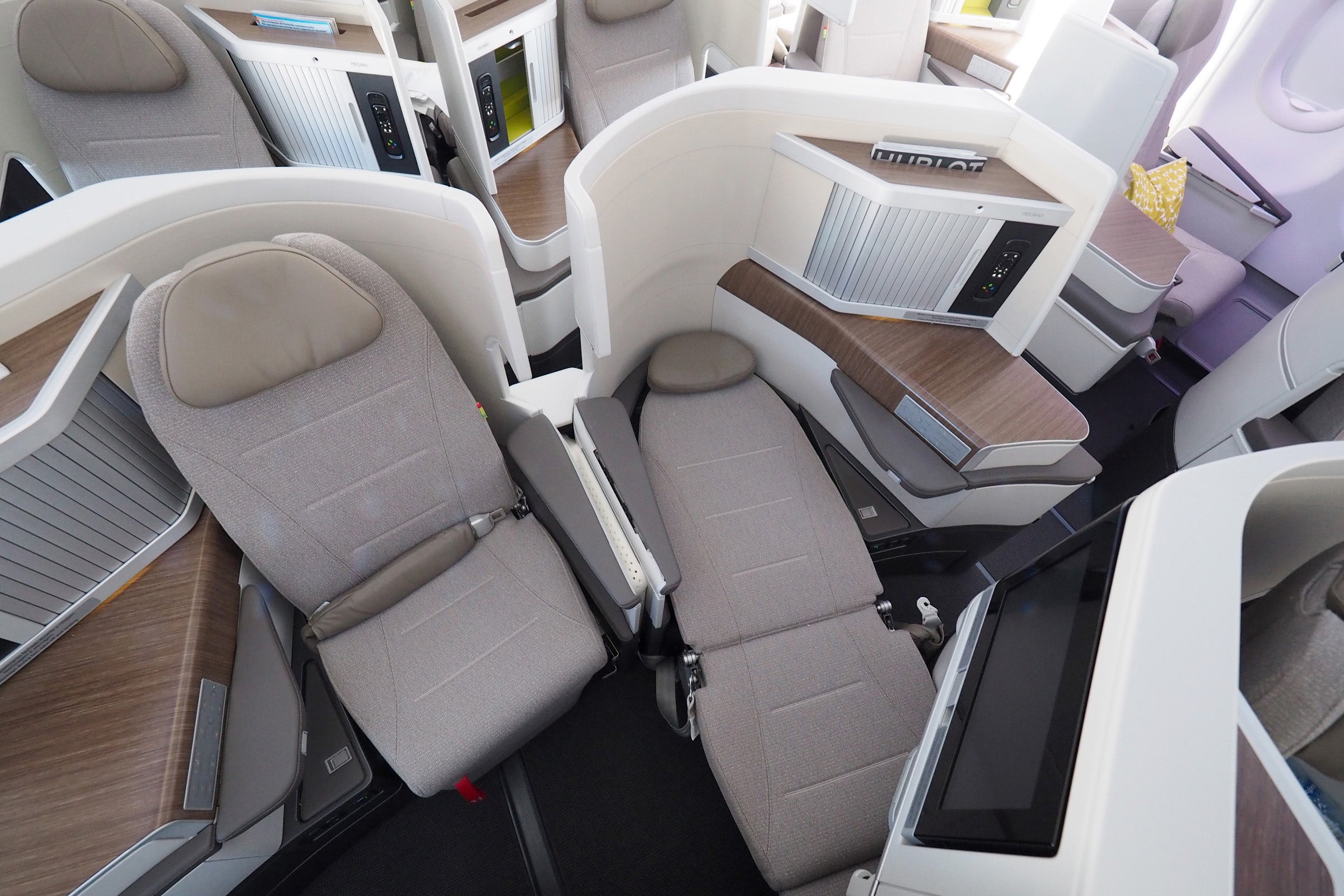 Indsigt Græsse Sæson Flying Business Class on the World's First Airbus A330neo - The Points Guy