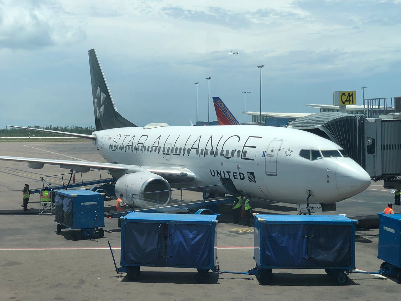 United_B737-700_EWR-NAS_54