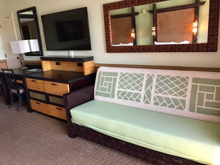 Comparing Disney's Polynesian Standard Rooms and Deluxe Studios