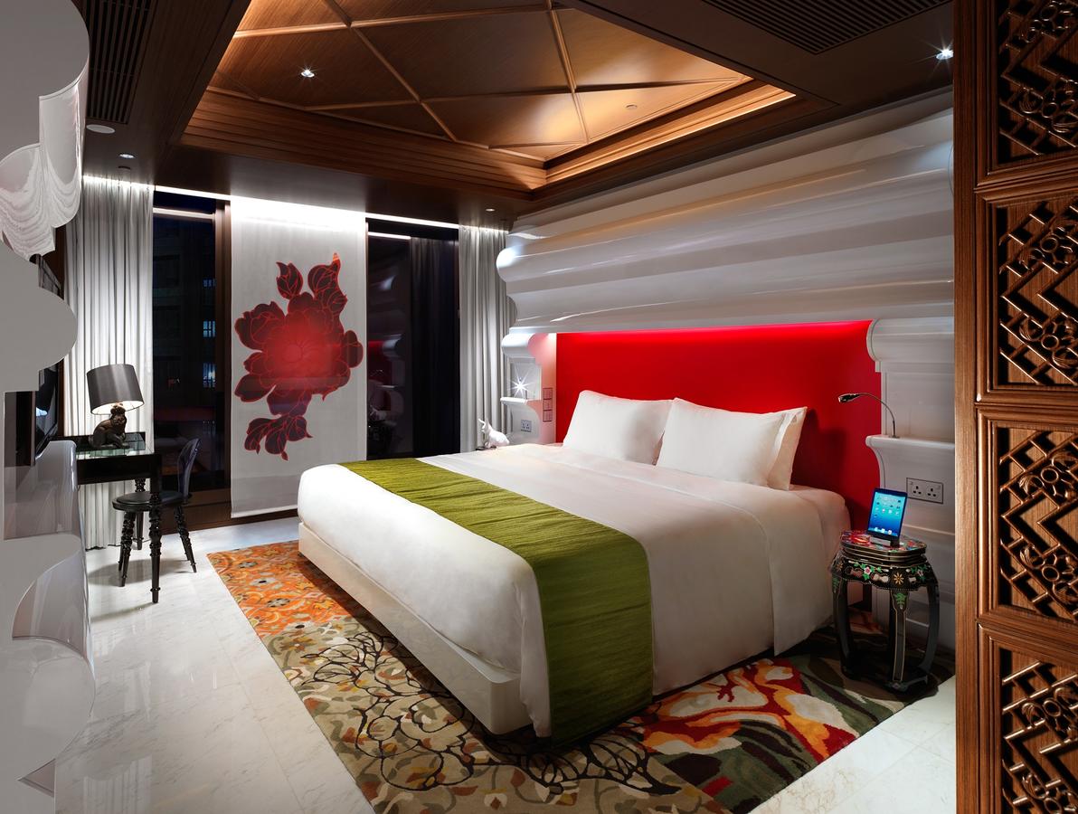 Room at the Mira Moon Hotel Hong Kong
