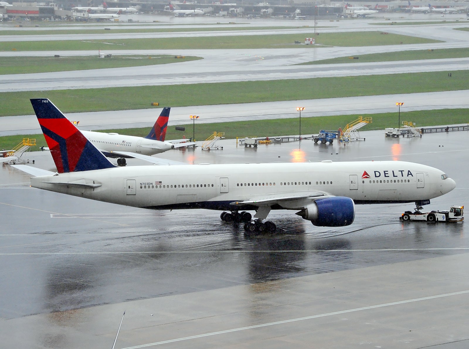 Delta 777LR Atlanta airport