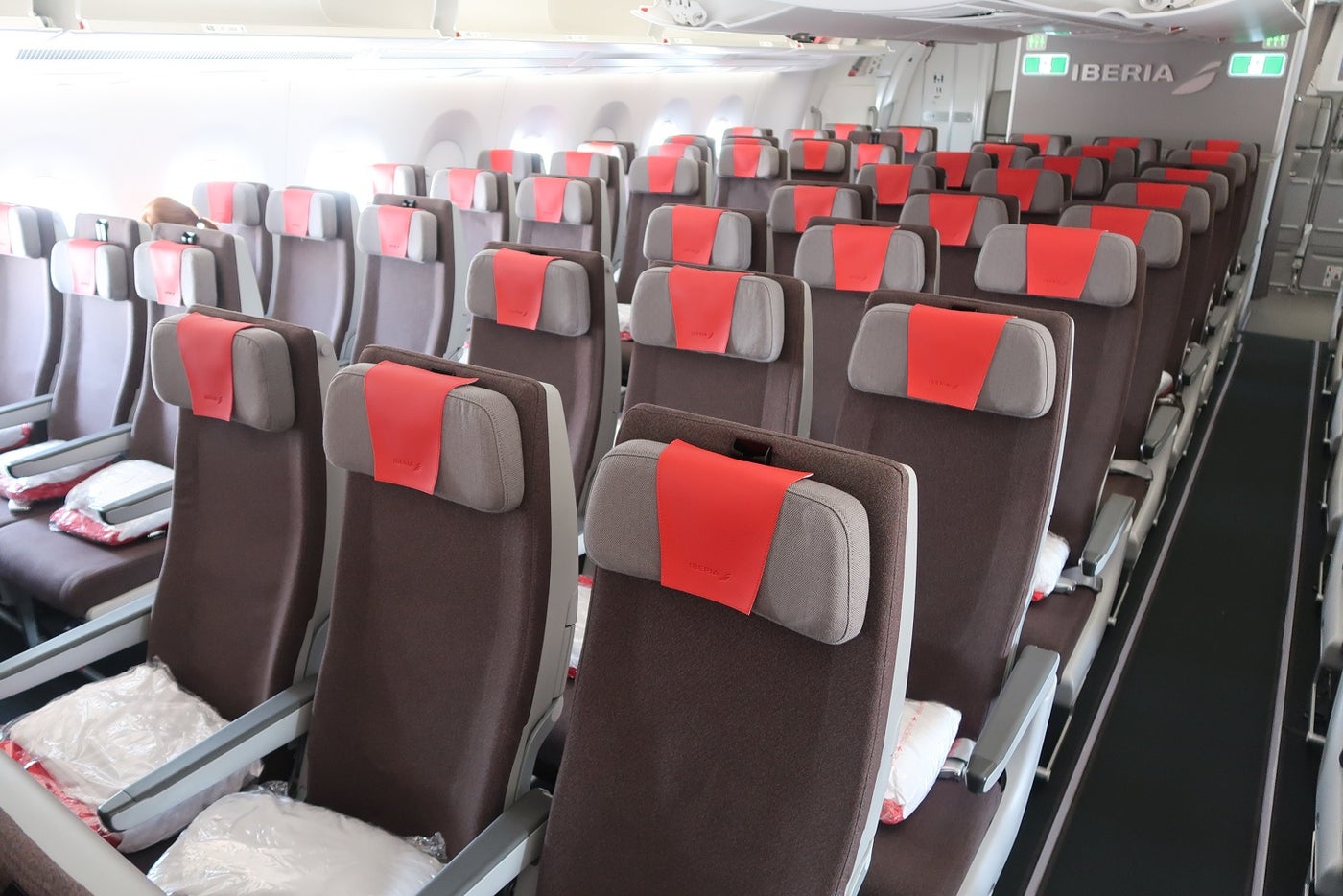 Review Iberia (A350900) in Economy From Madrid to NYC