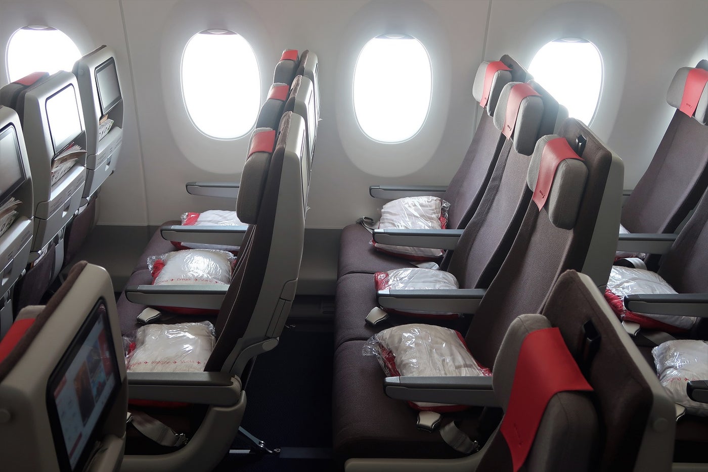 Review Iberia (A350900) in Economy From Madrid to NYC