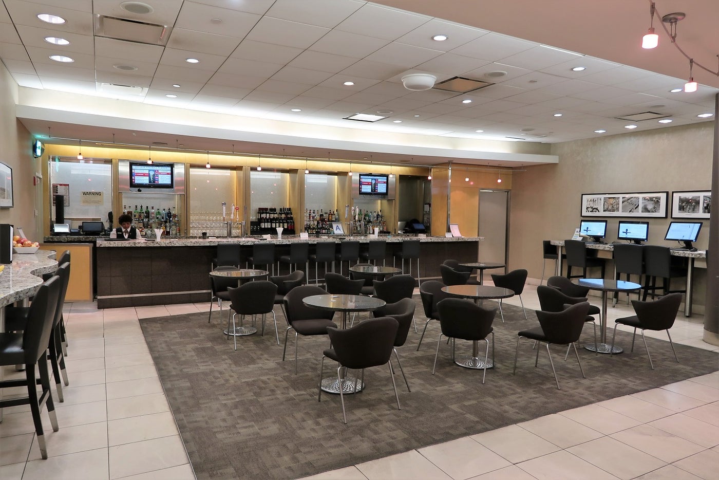 AA Closing JFK Admirals Club, Expanding Flagship Lounge